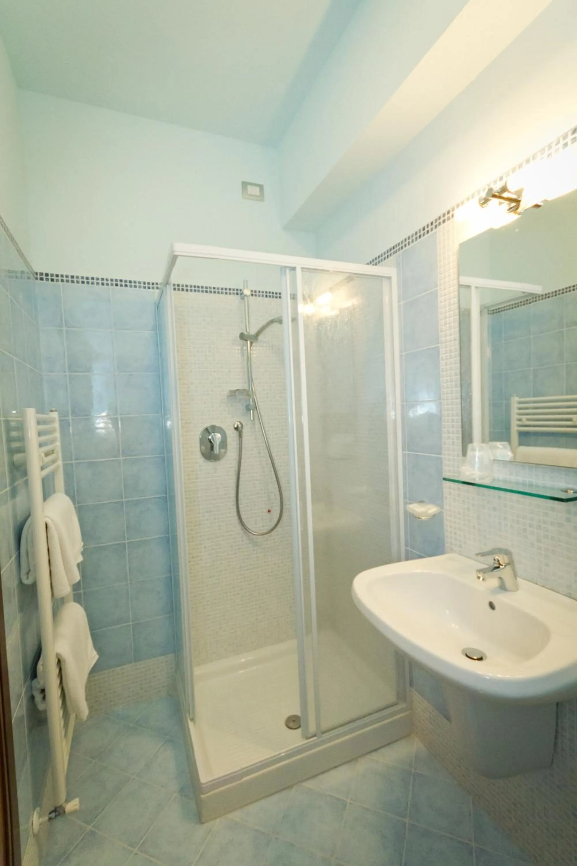 Shower in Hotel Donnini