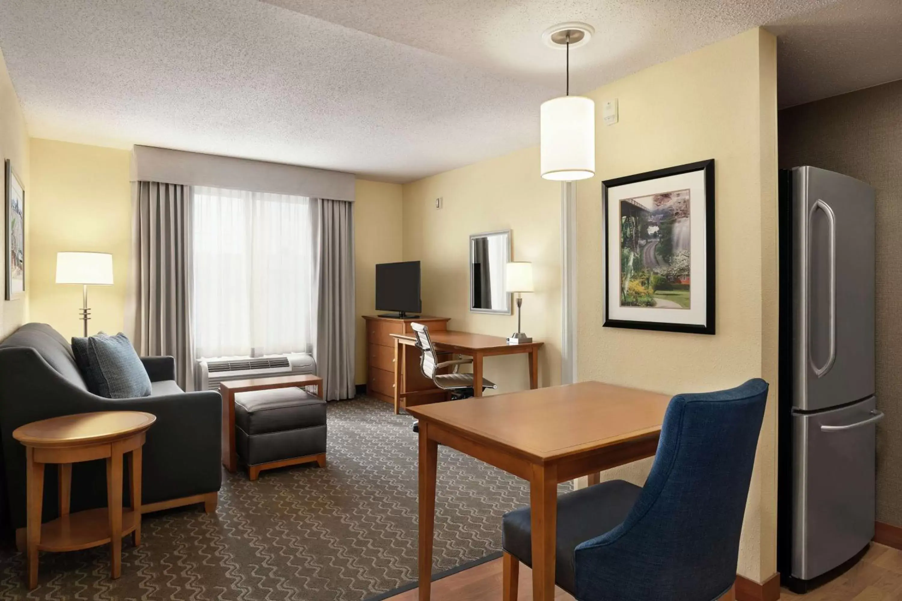 Bedroom, Seating Area in Homewood Suites by Hilton Allentown-Bethlehem Airport