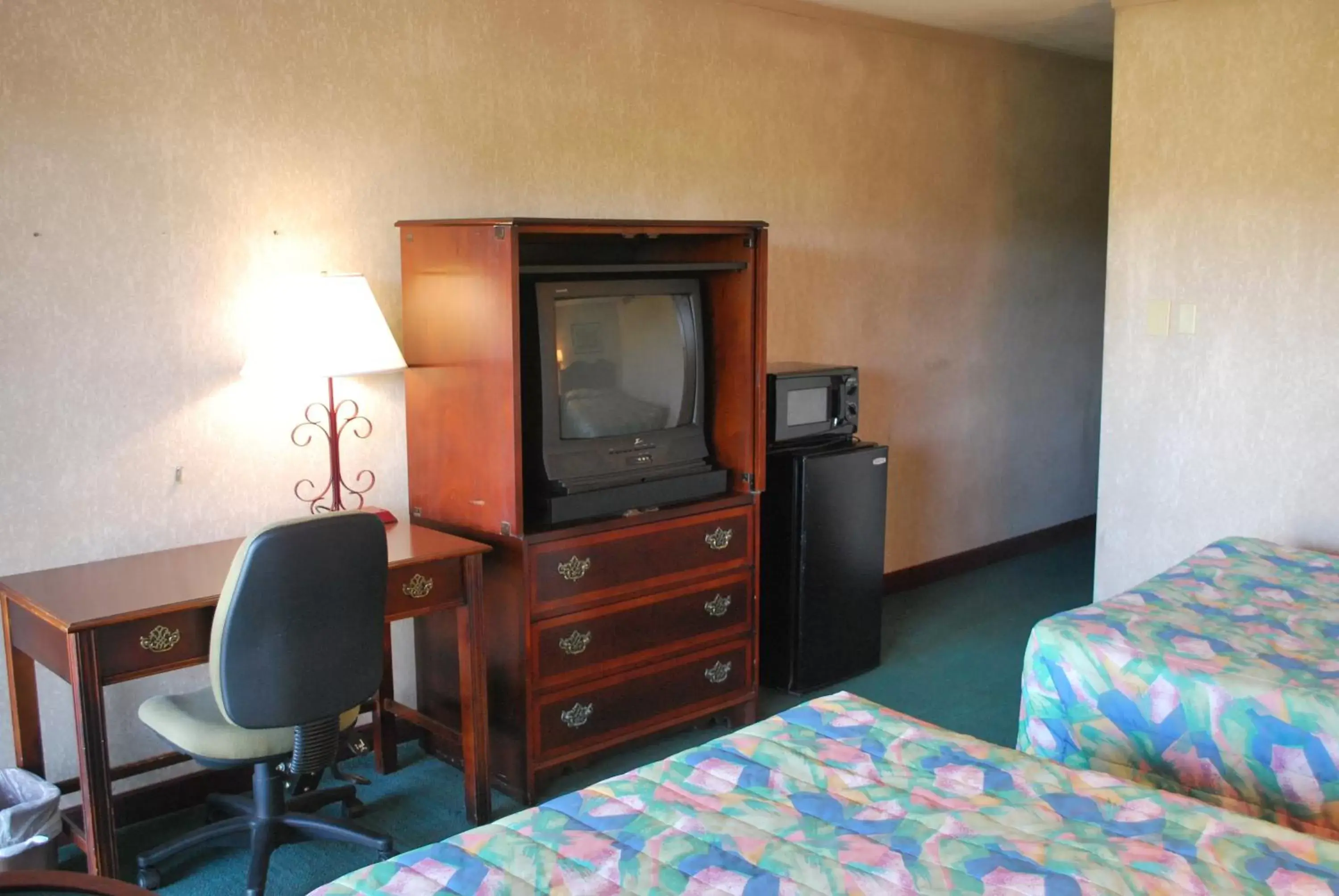 TV and multimedia, TV/Entertainment Center in Best Motel Lakeland