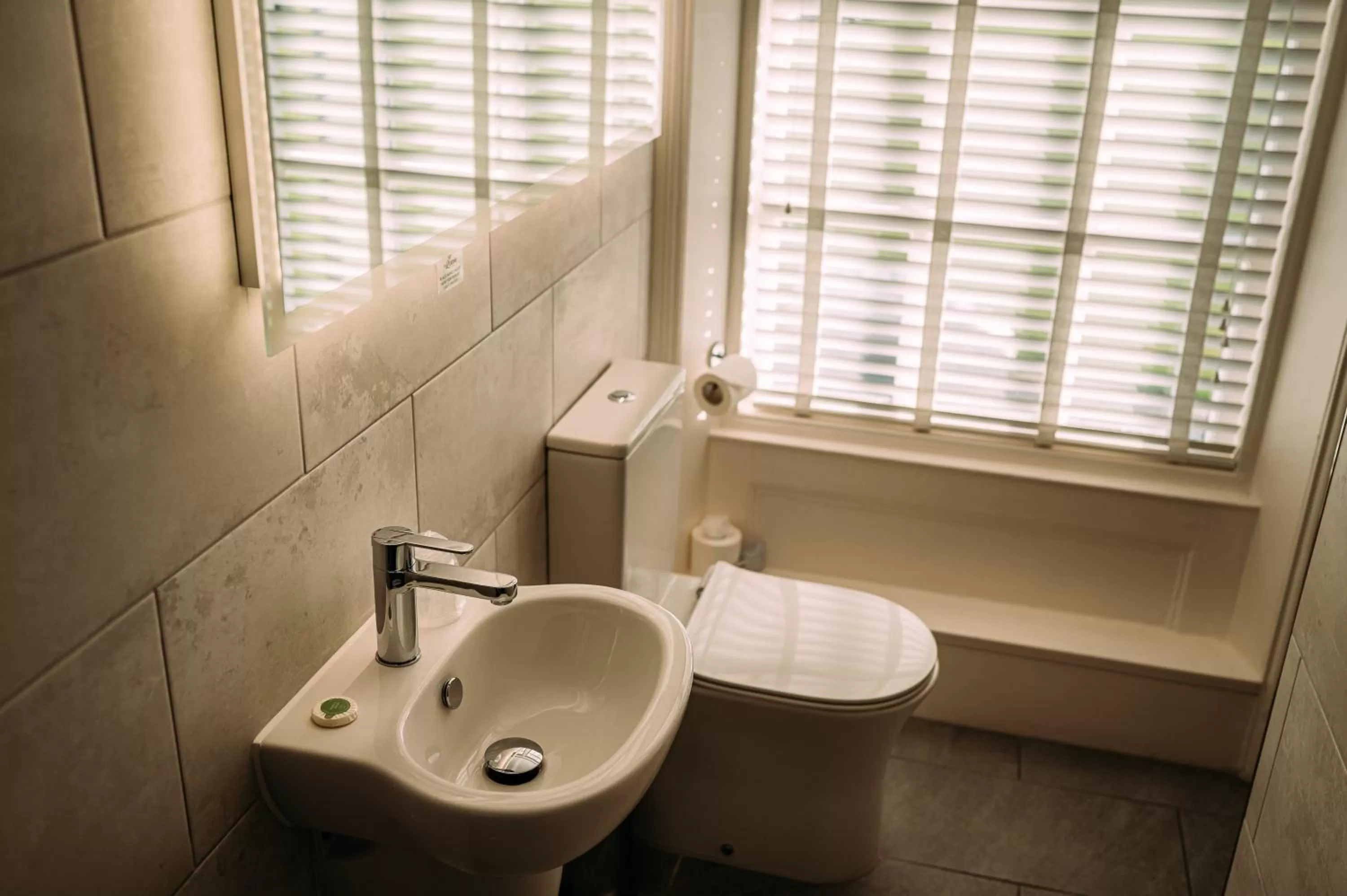 Bathroom in The Queens Hotel