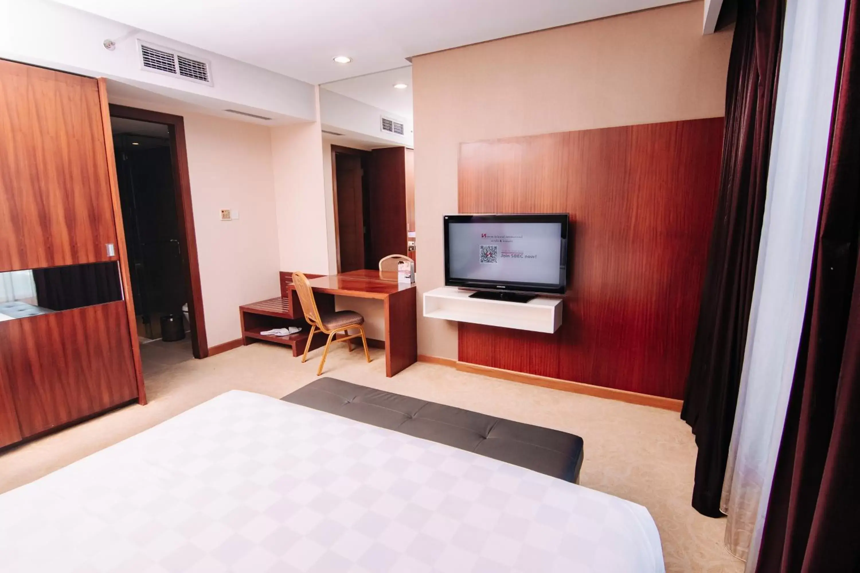 Photo of the whole room, TV/Entertainment Center in Swiss-Belinn SKA Pekanbaru