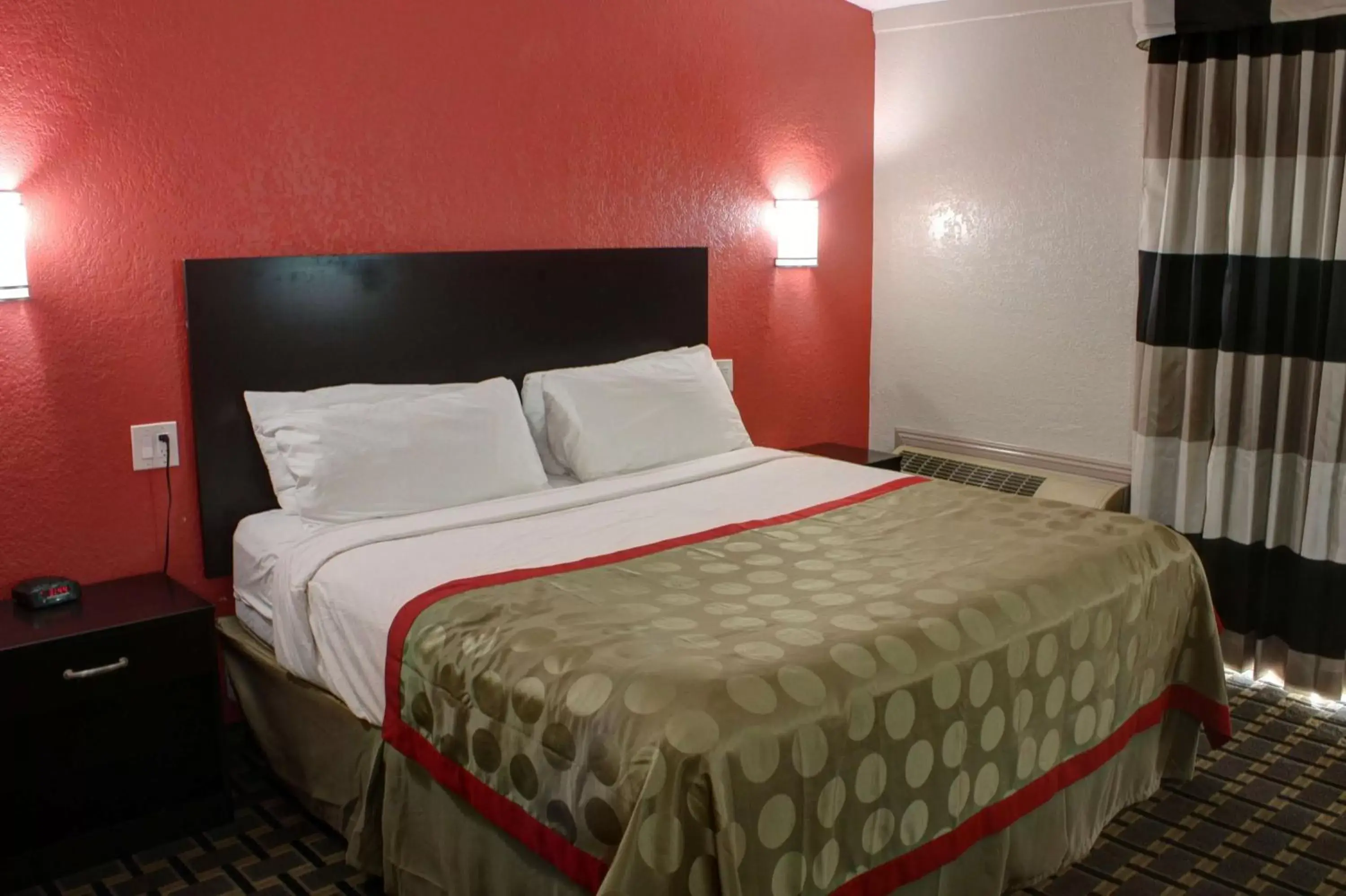 Photo of the whole room, Bed in Ramada by Wyndham Grand Junction