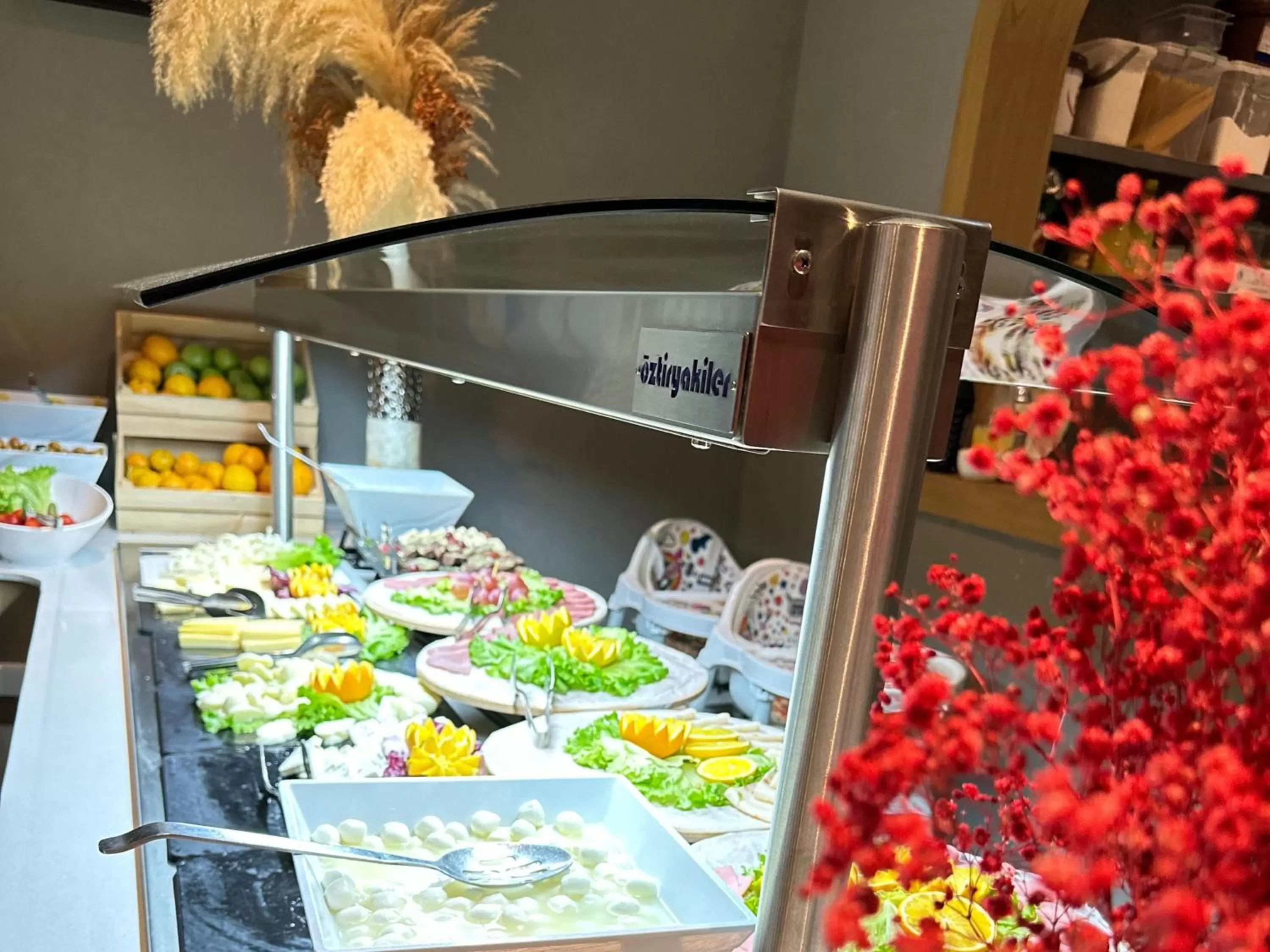 Food and drinks in Edition Old City Hotel