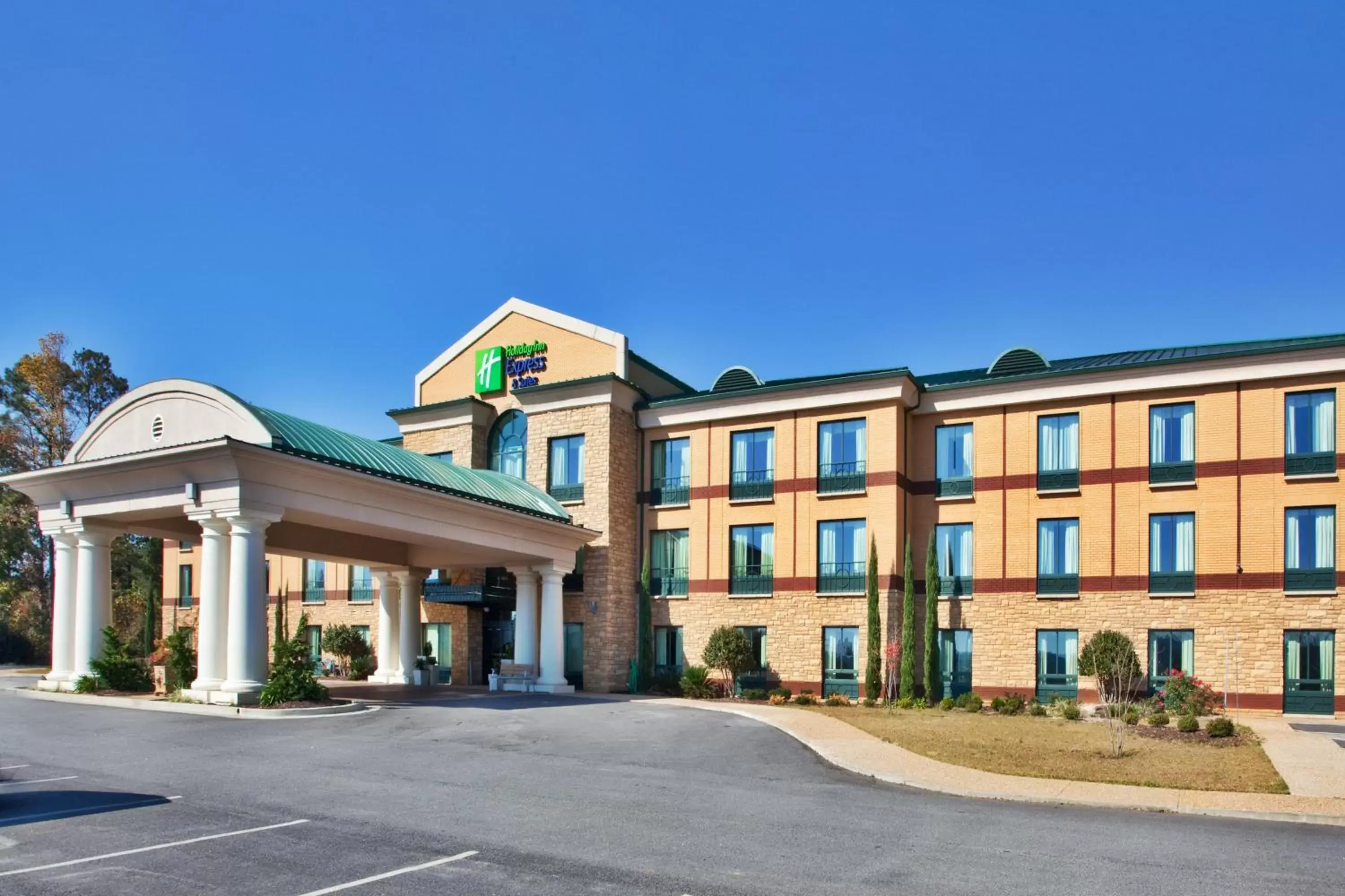 Property Building in Holiday Inn Express Hotel & Suites Macon-West, an IHG Hotel