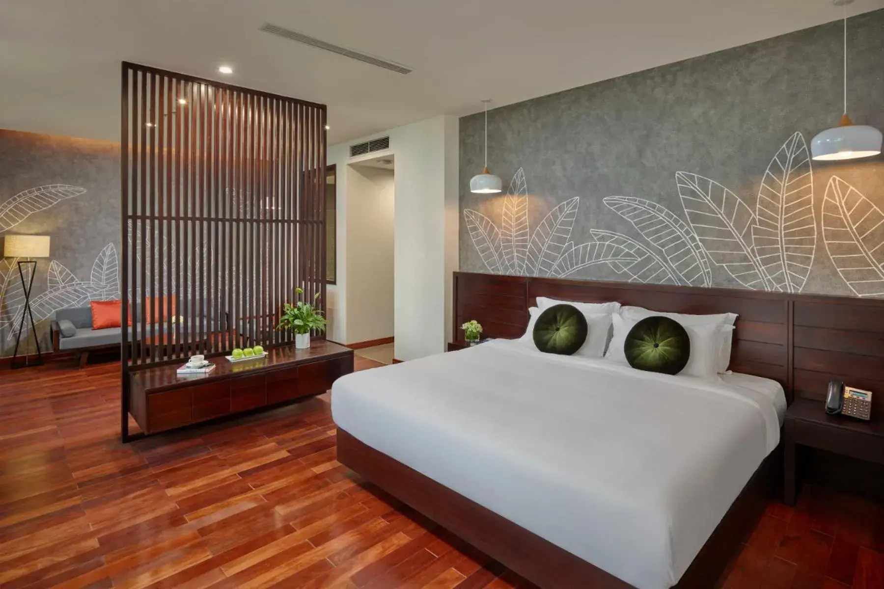 room service, Bed in Wyndham Grand Vedana Ninh Binh Resort