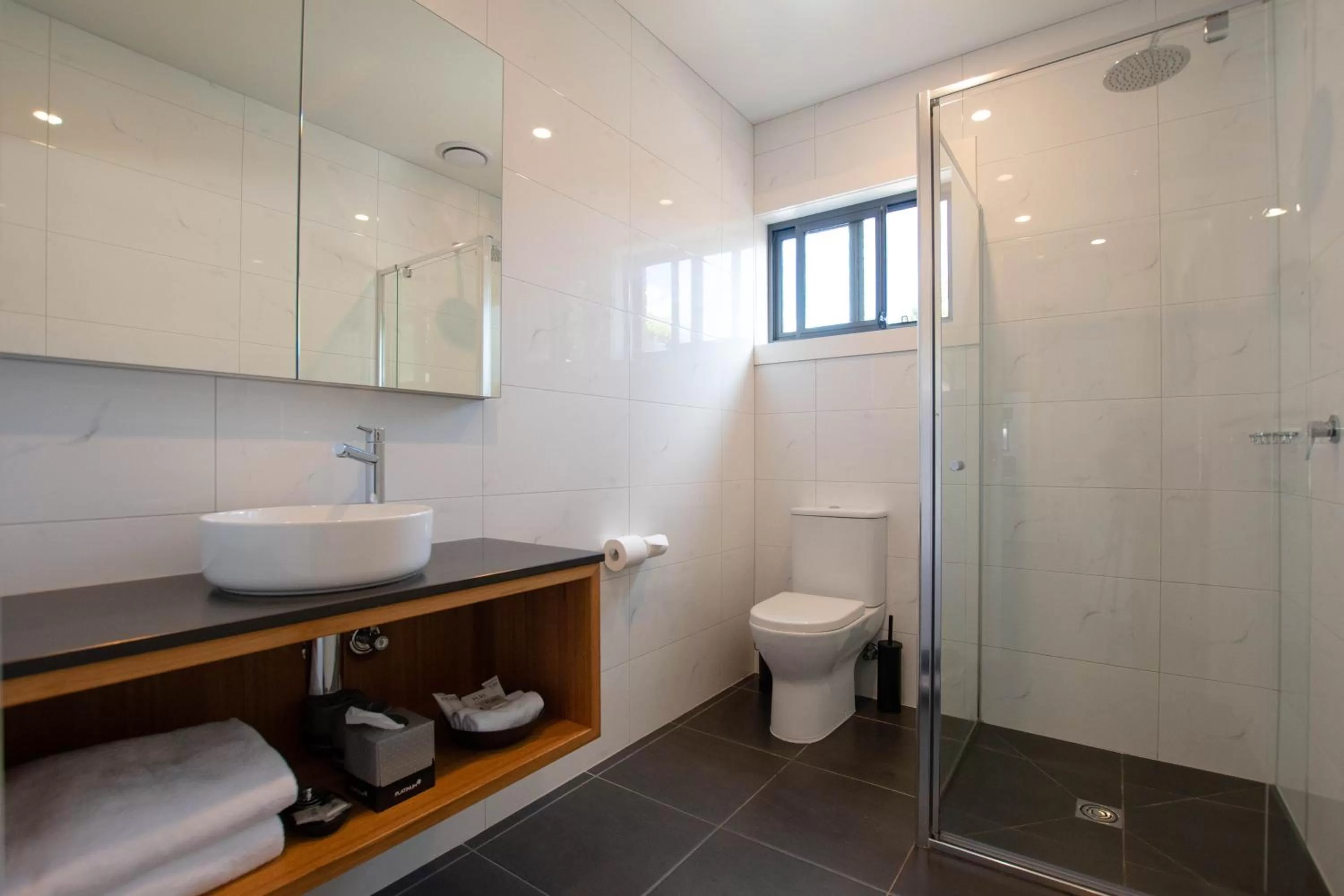 Bathroom in Bright Colonial Motel