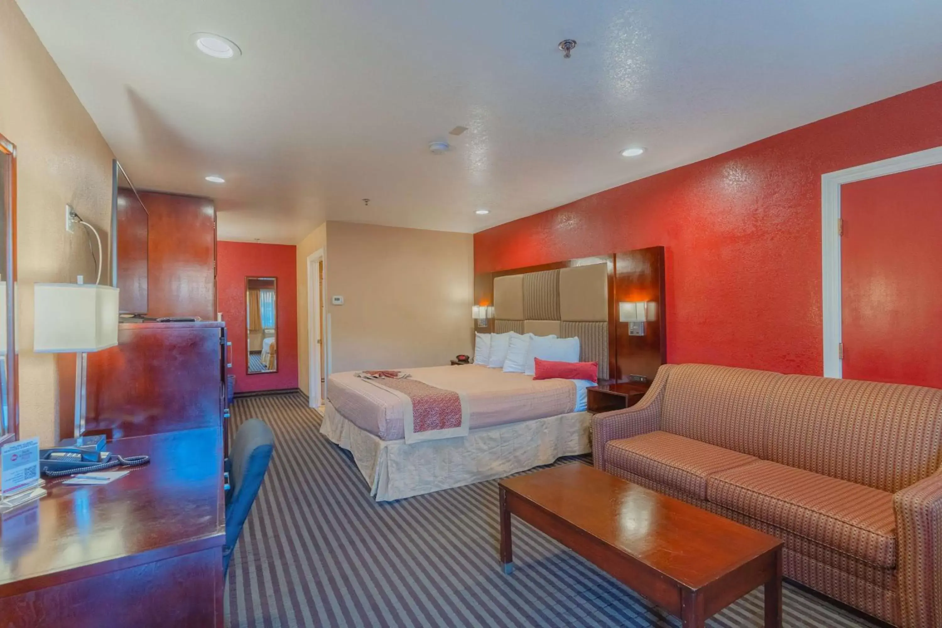 Bedroom in Best Western Plus Yosemite Way Station