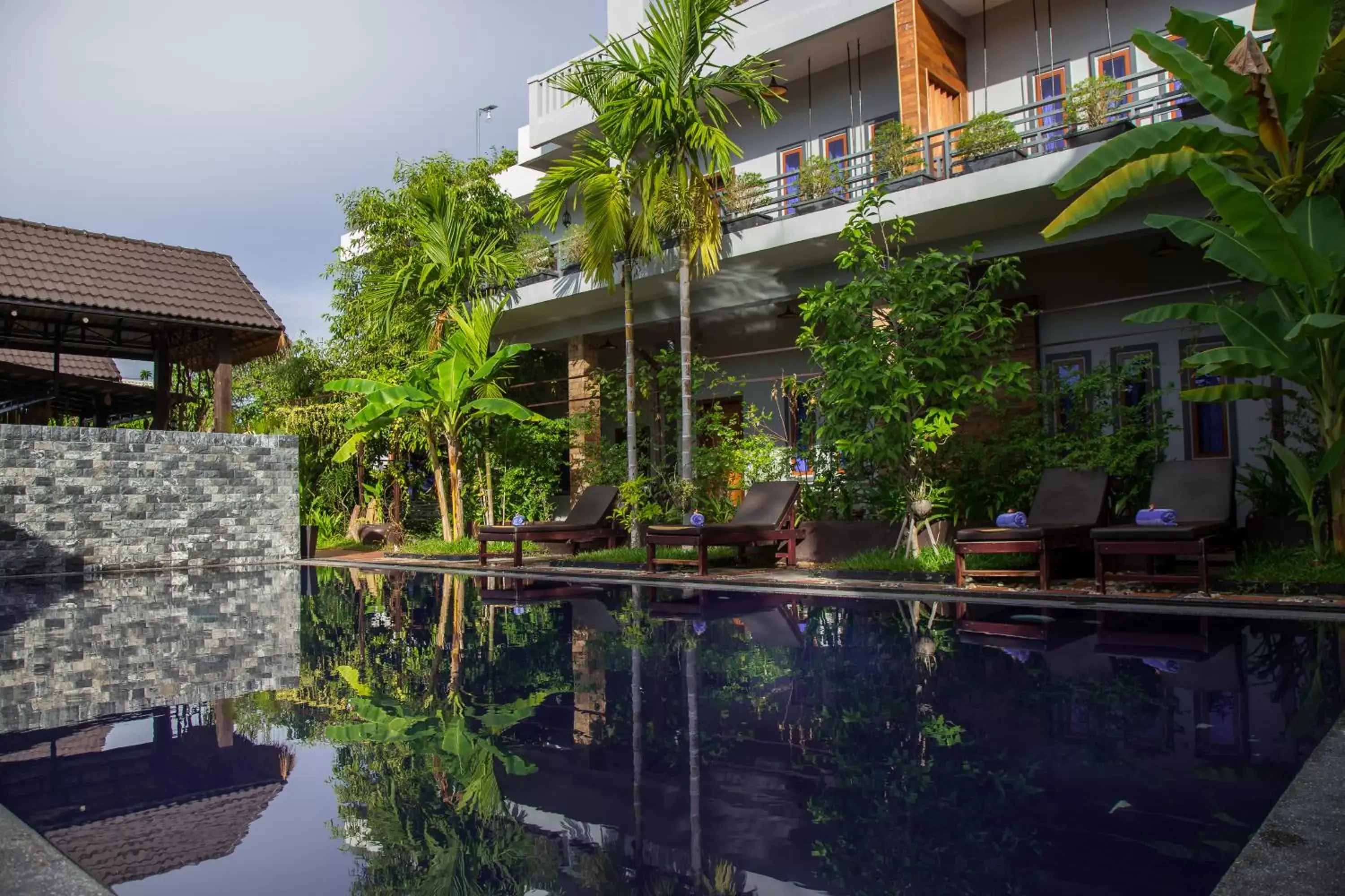 Swimming Pool in Indra Porak Residence Hotel