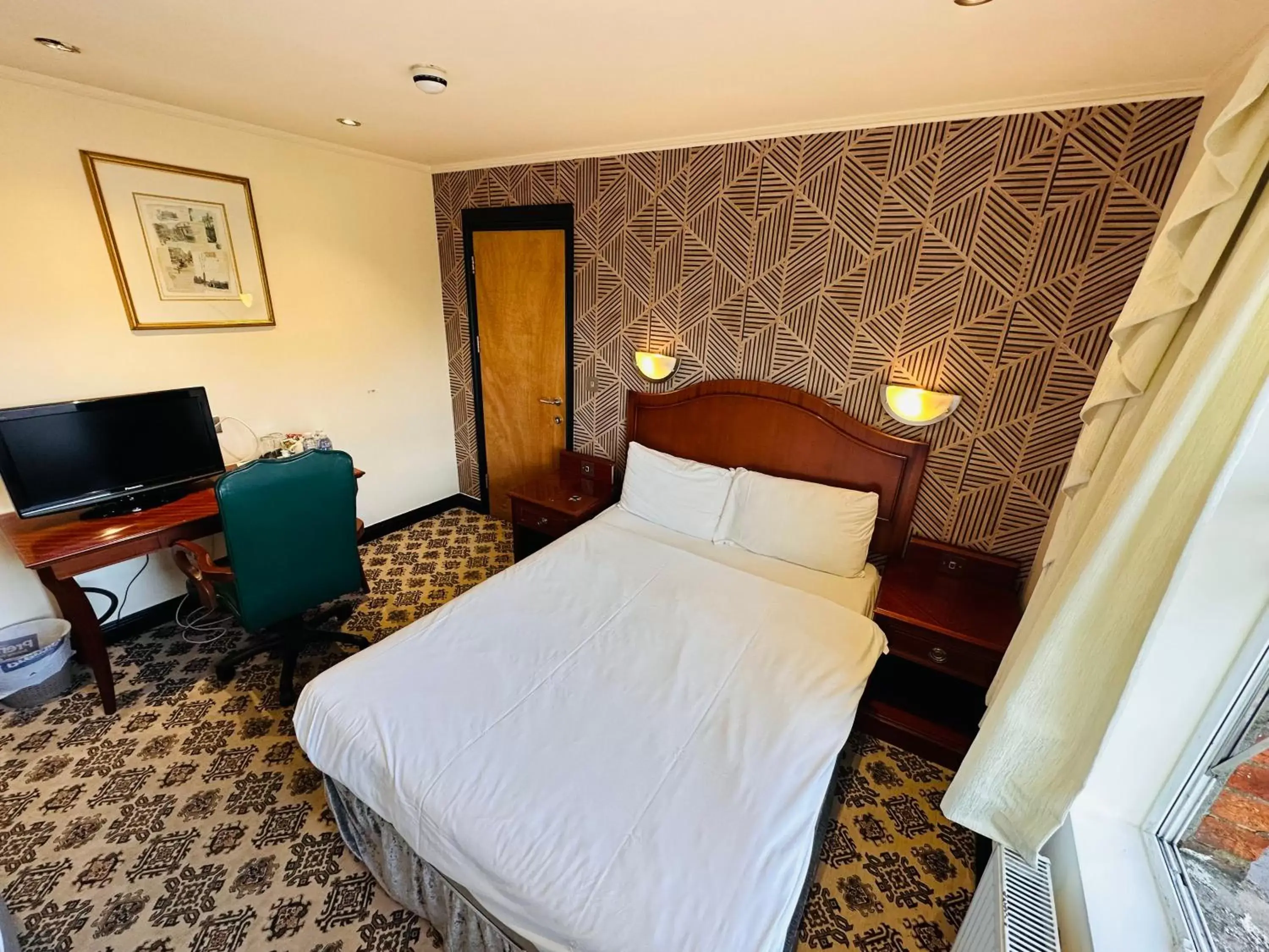 Bed in Acorn Lodge Gatwick