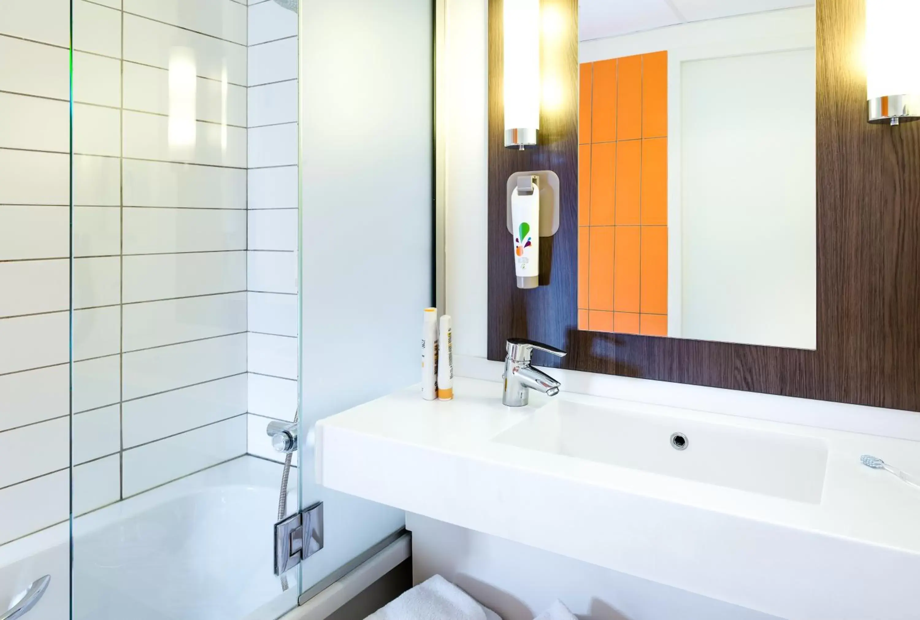 Toilet, Bathroom in Ibis Styles Lyon Centre - Gare Part Dieu
