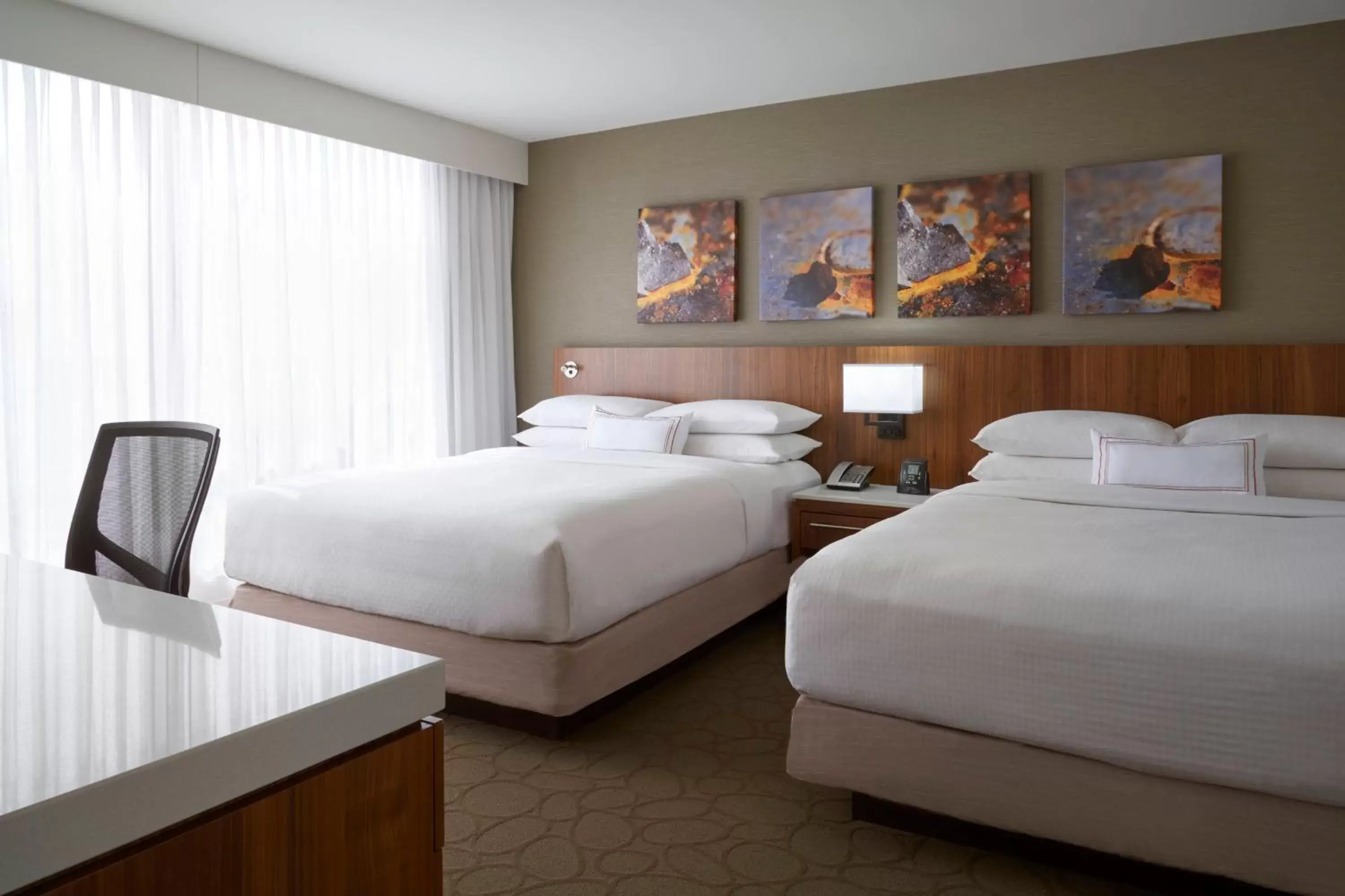 Photo of the whole room, Bed in Delta Hotels by Marriott Toronto Airport & Conference Centre