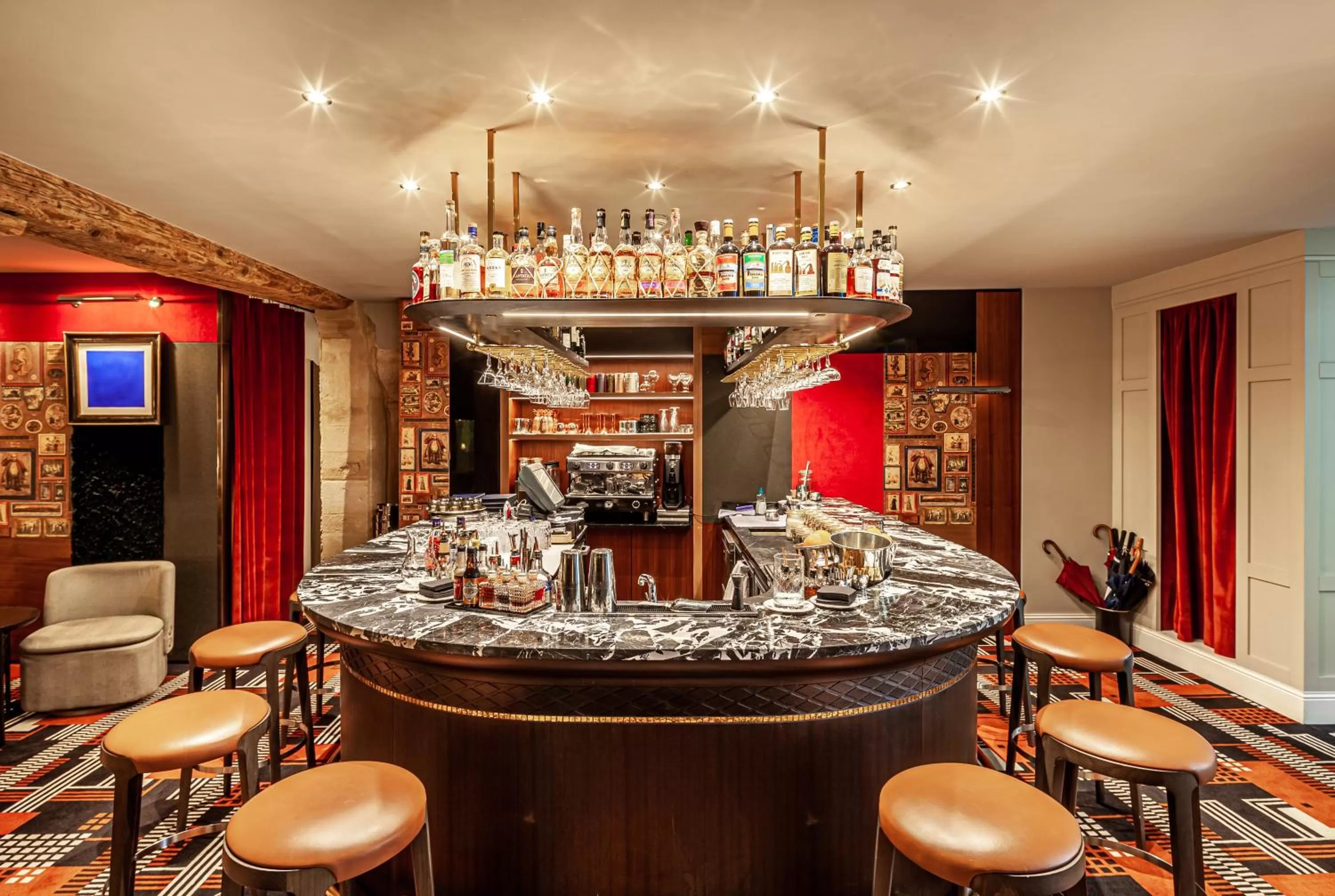 Lounge or bar in Hotel Le Place d'Armes - Relais & Châteaux