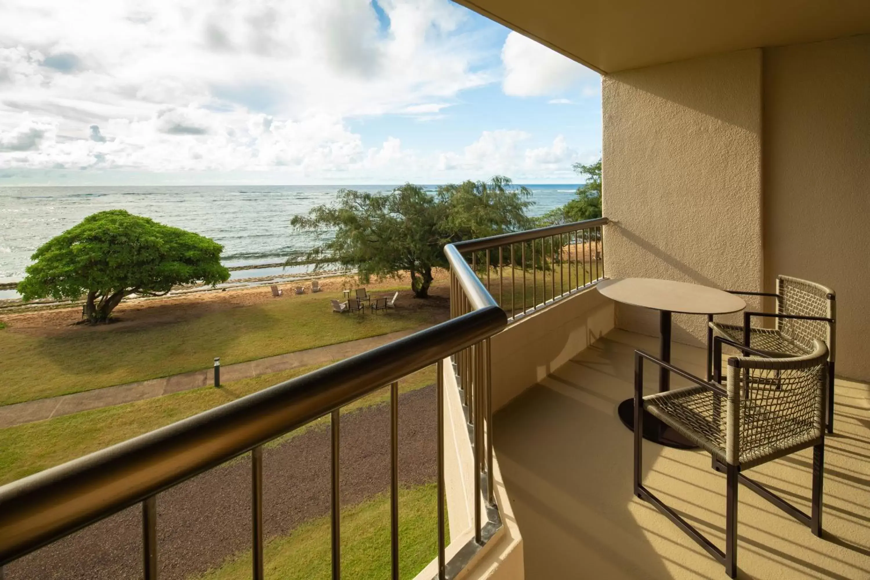 Photo of the whole room, Balcony/Terrace in Sheraton Kauai Coconut Beach Resort