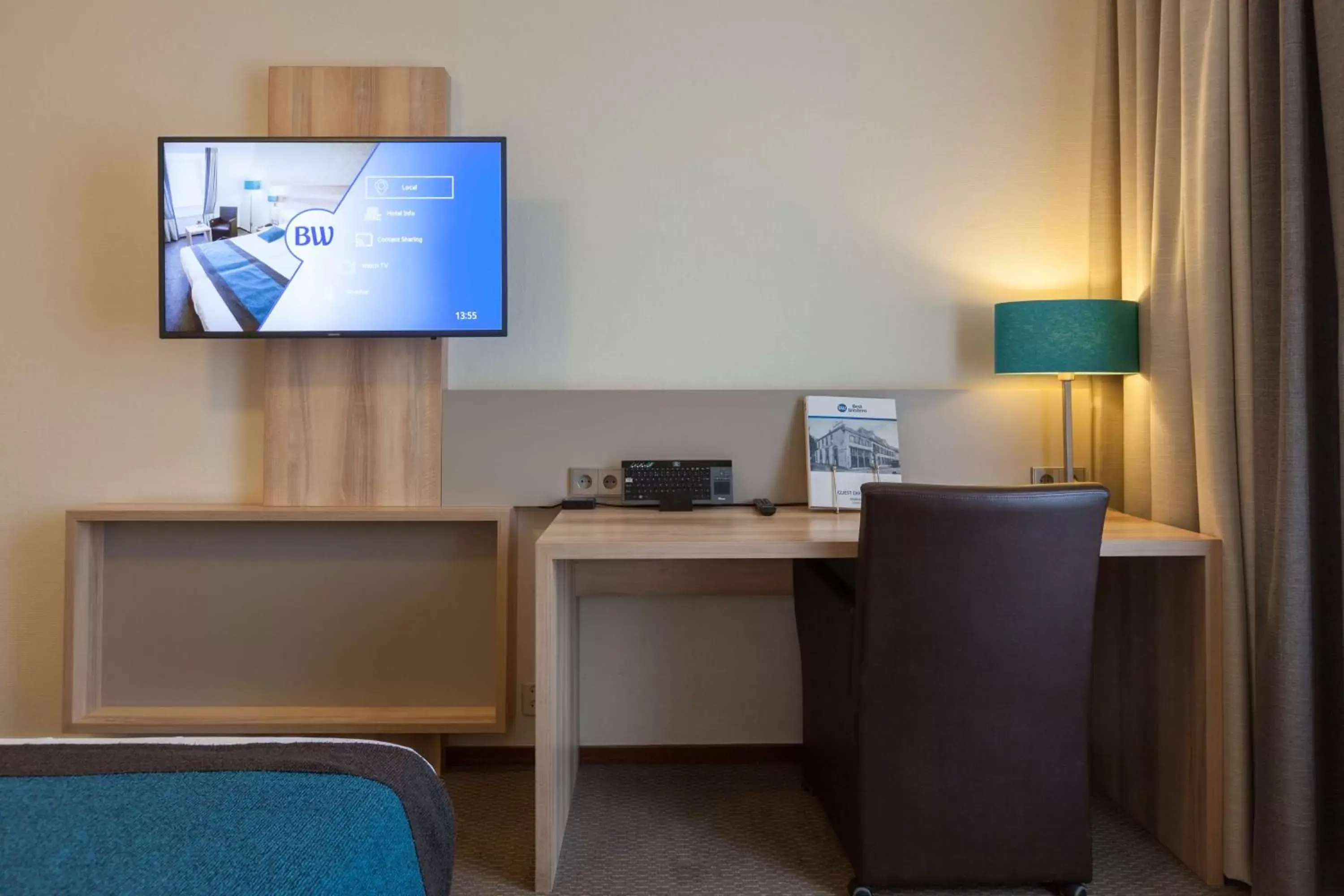 TV and multimedia, TV/Entertainment Center in Best Western Hotel Baars