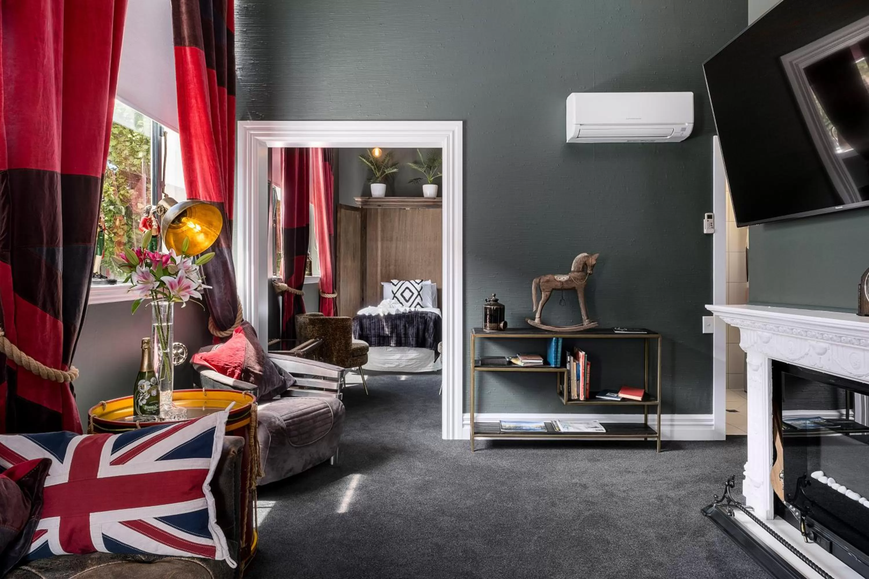 Lounge or bar, Bed in Hotel D'urville Blenheim