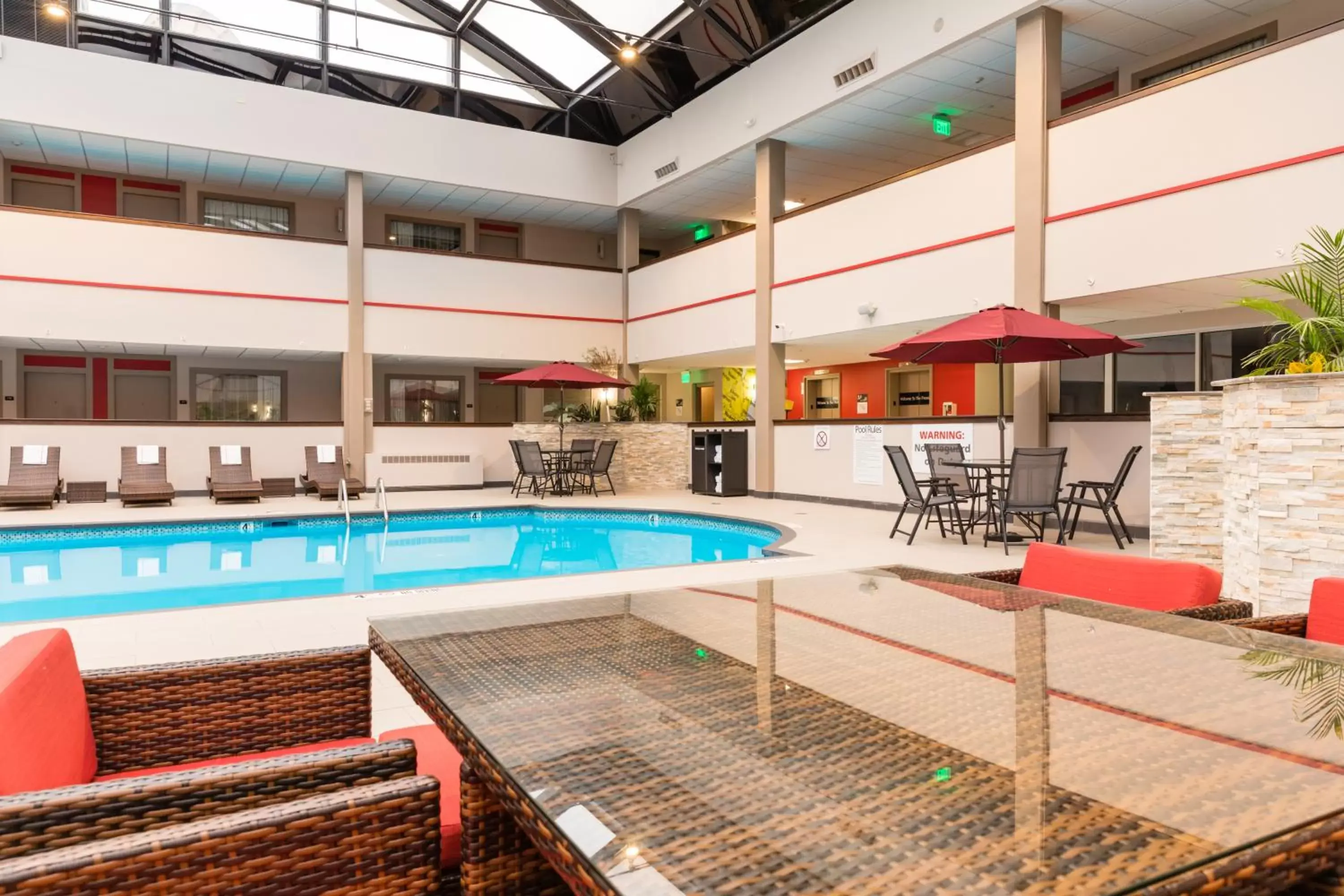 Swimming Pool in Brookfield- Milwaukee Hotel