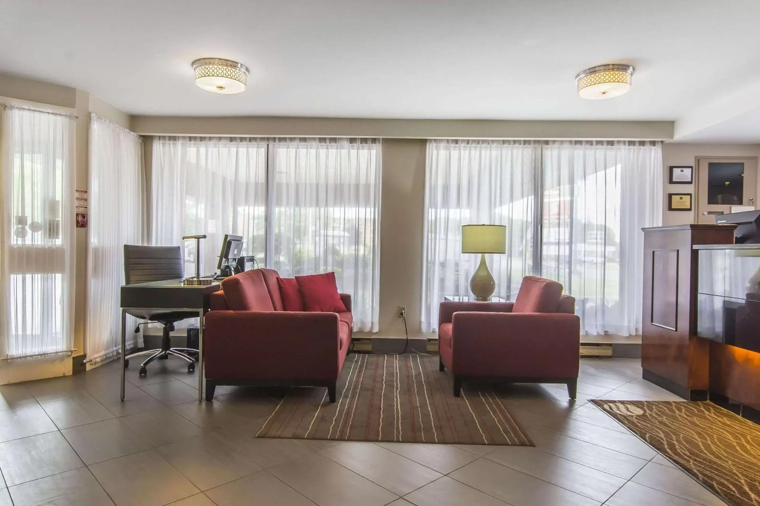 Lobby or reception, Seating Area in Comfort Inn