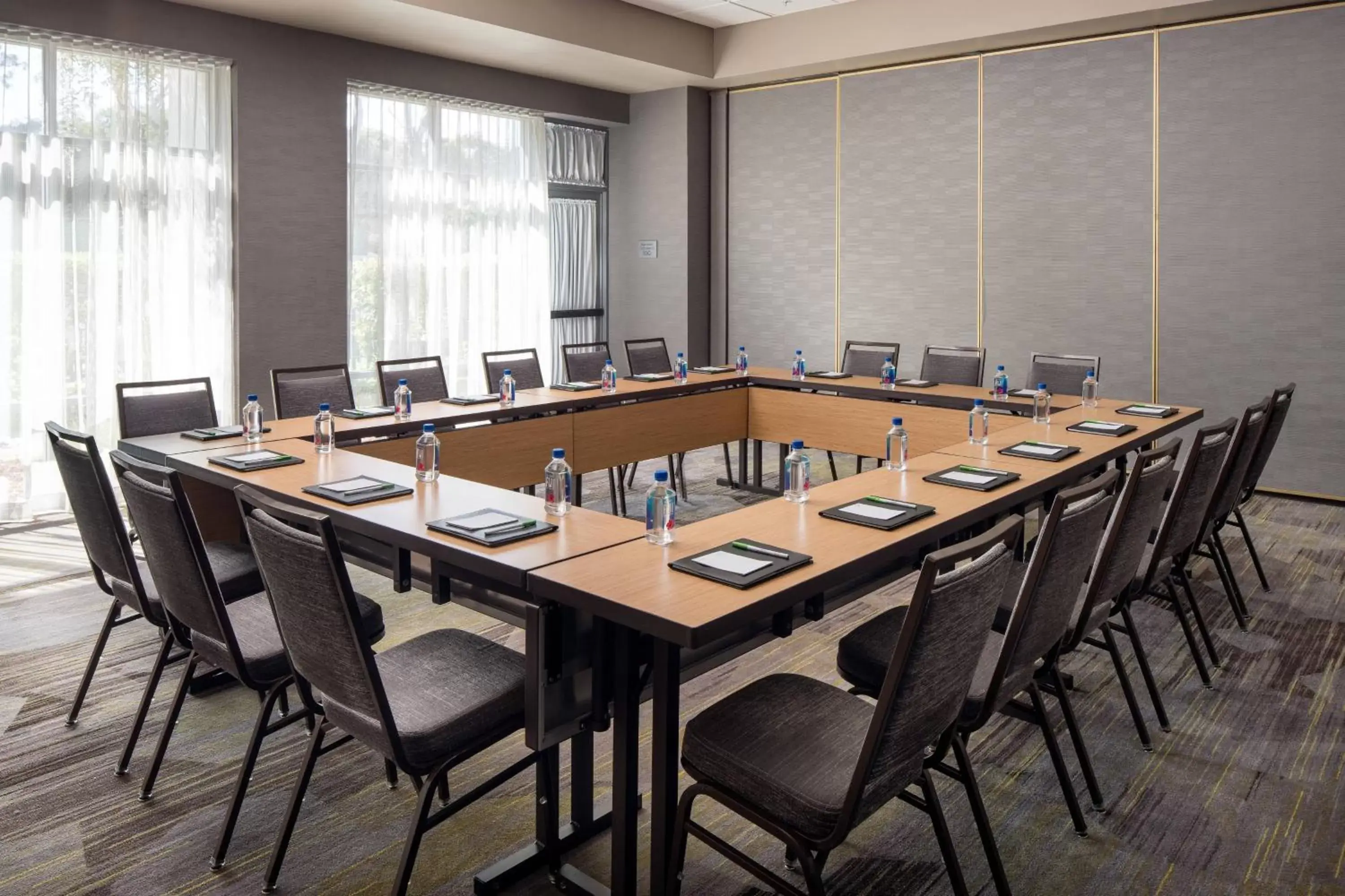 Meeting/conference room in Courtyard by Marriott Richmond Berkeley