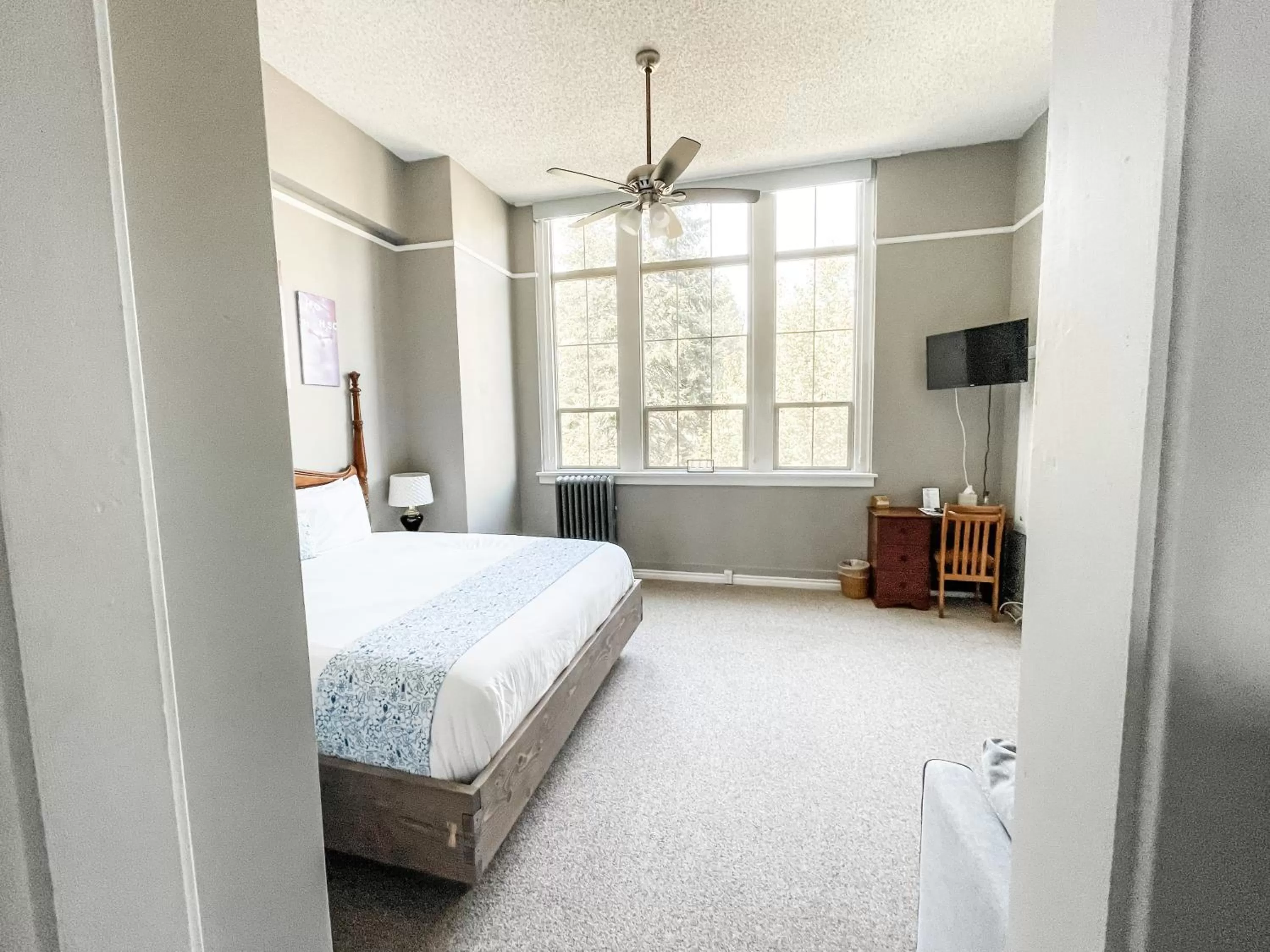 Bed in Northside School Bed & Breakfast