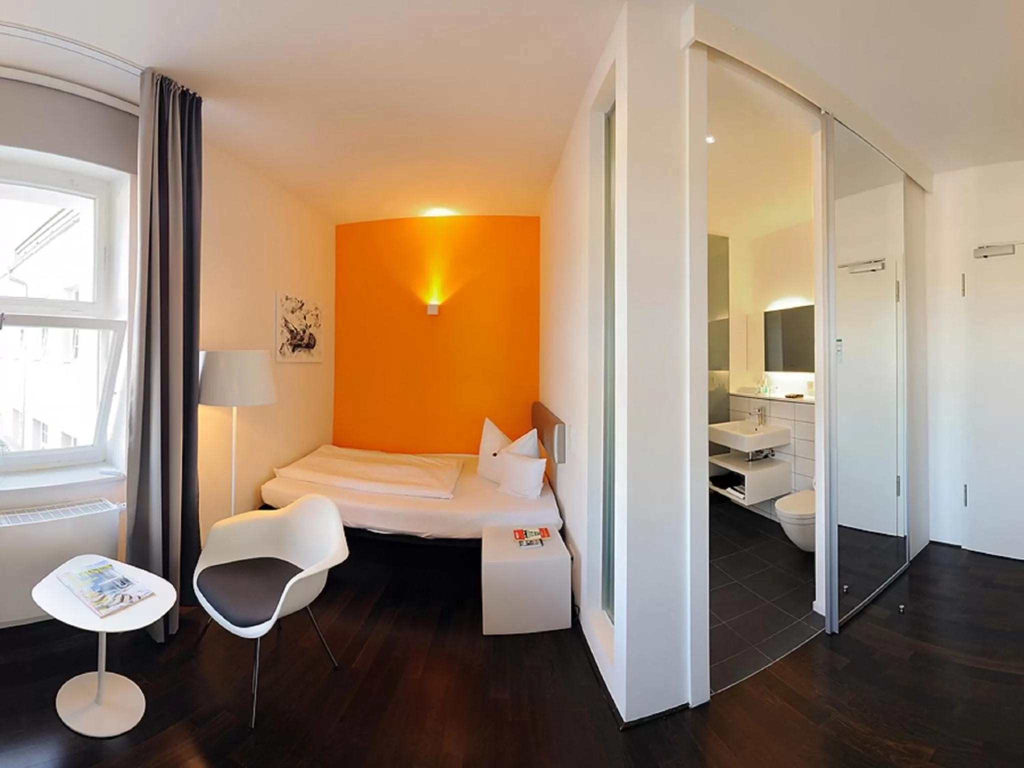 Photo of the whole room in V8 HOTEL Classic Motorworld Region Stuttgart