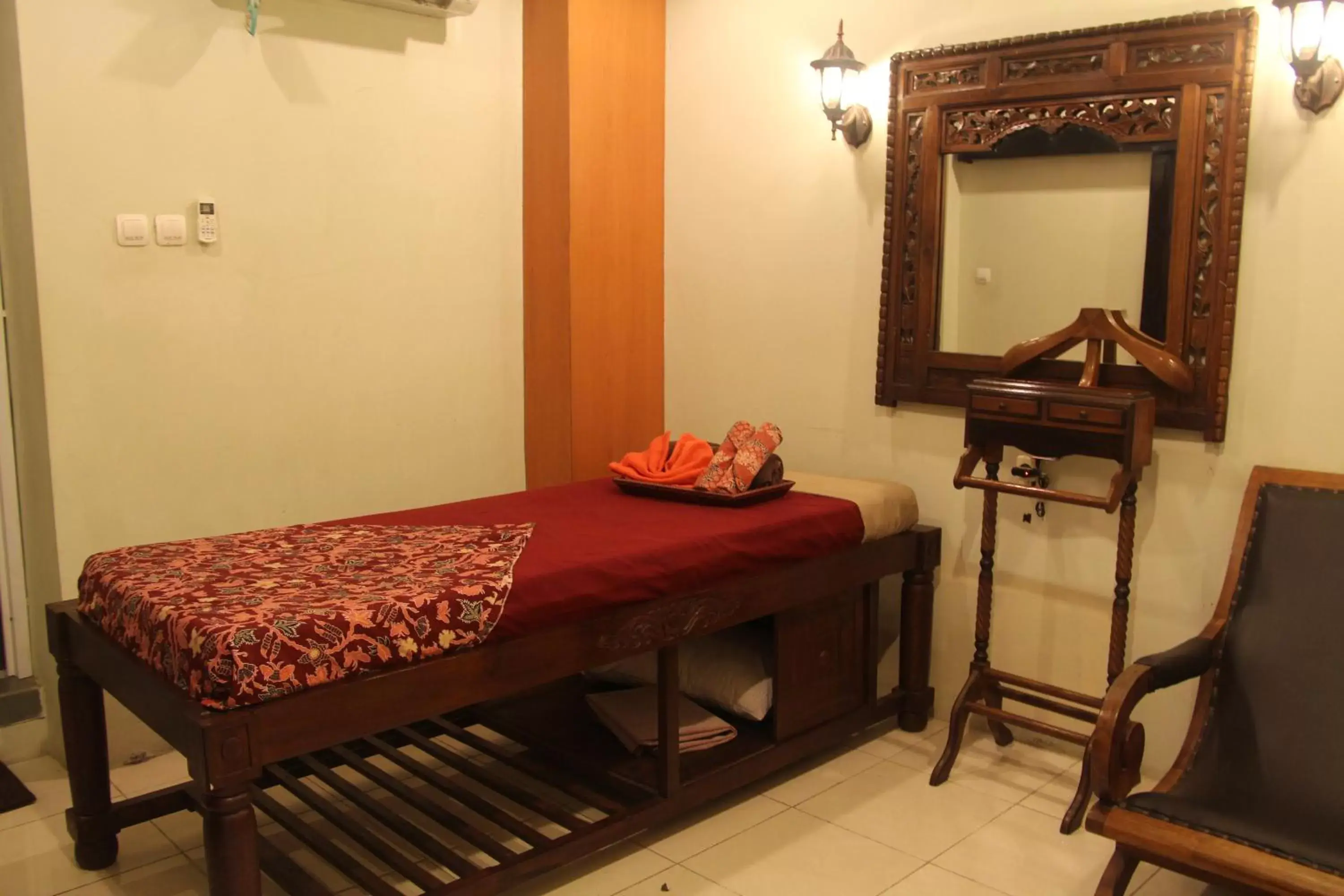 Massage, Bed in Cakra Kembang Hotel