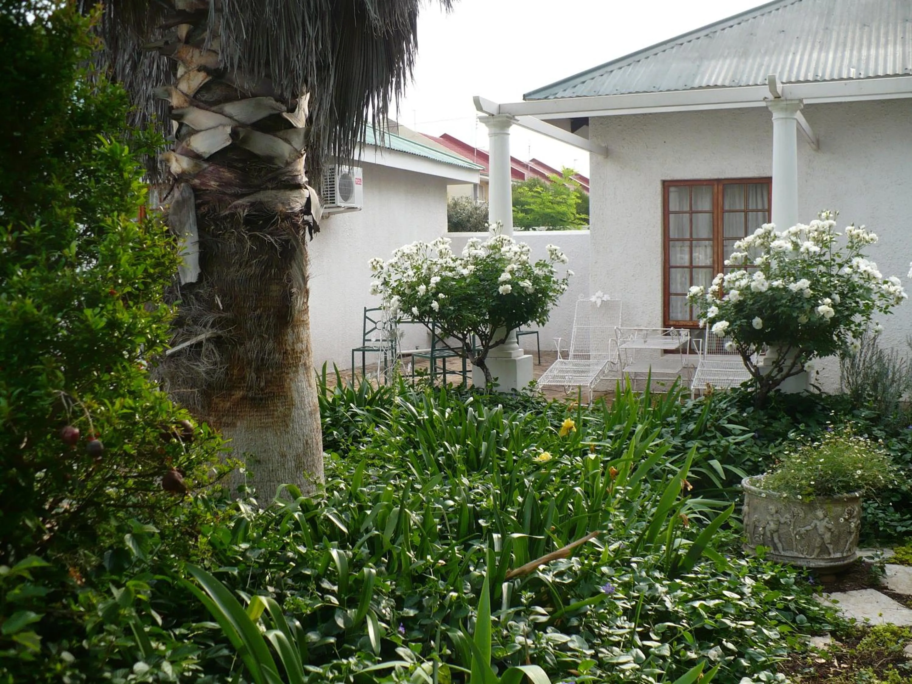 Day in A Tapestry Garden Guest House