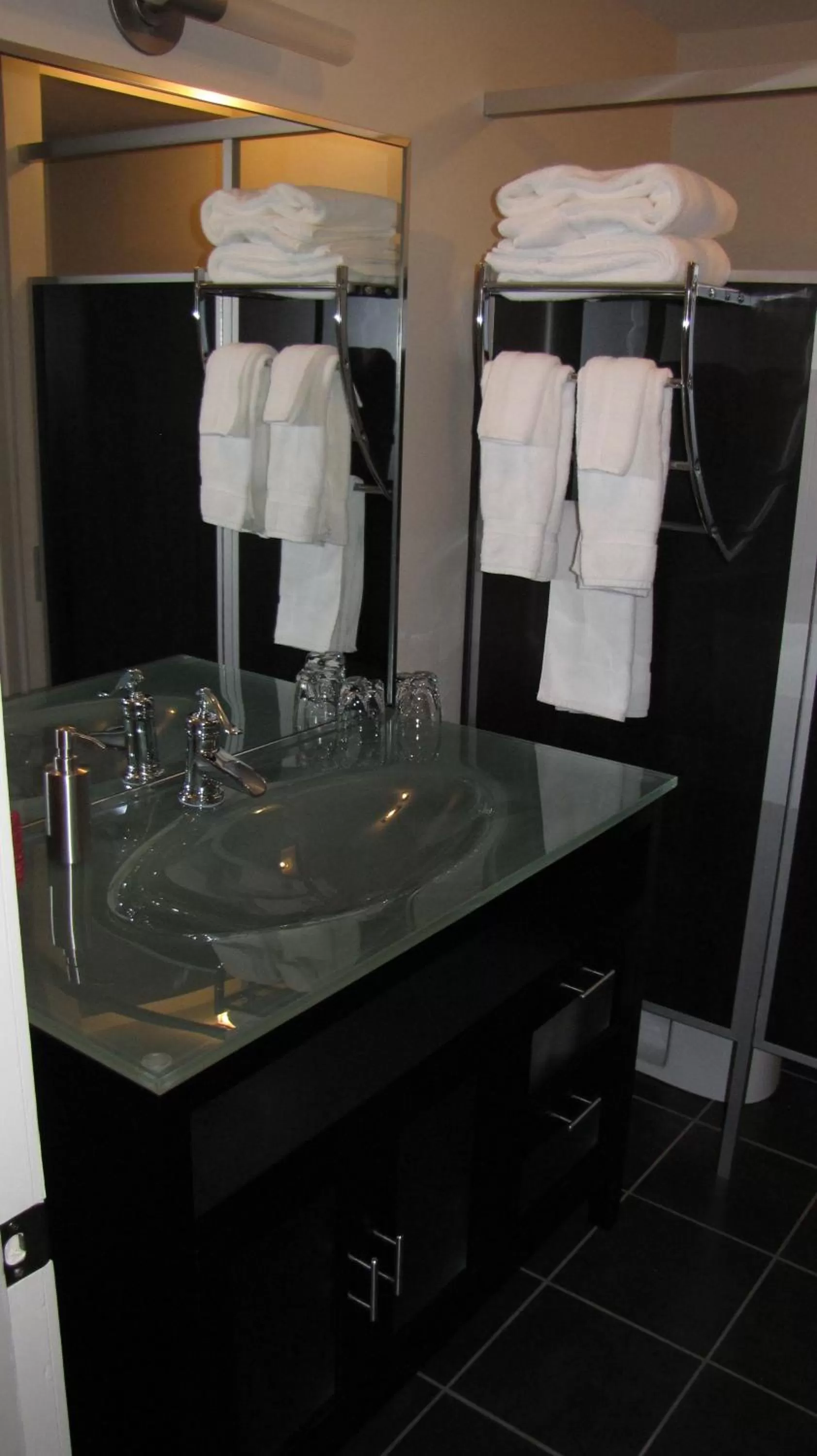 Bathroom in Hôtel Saint-Germain Rimouski