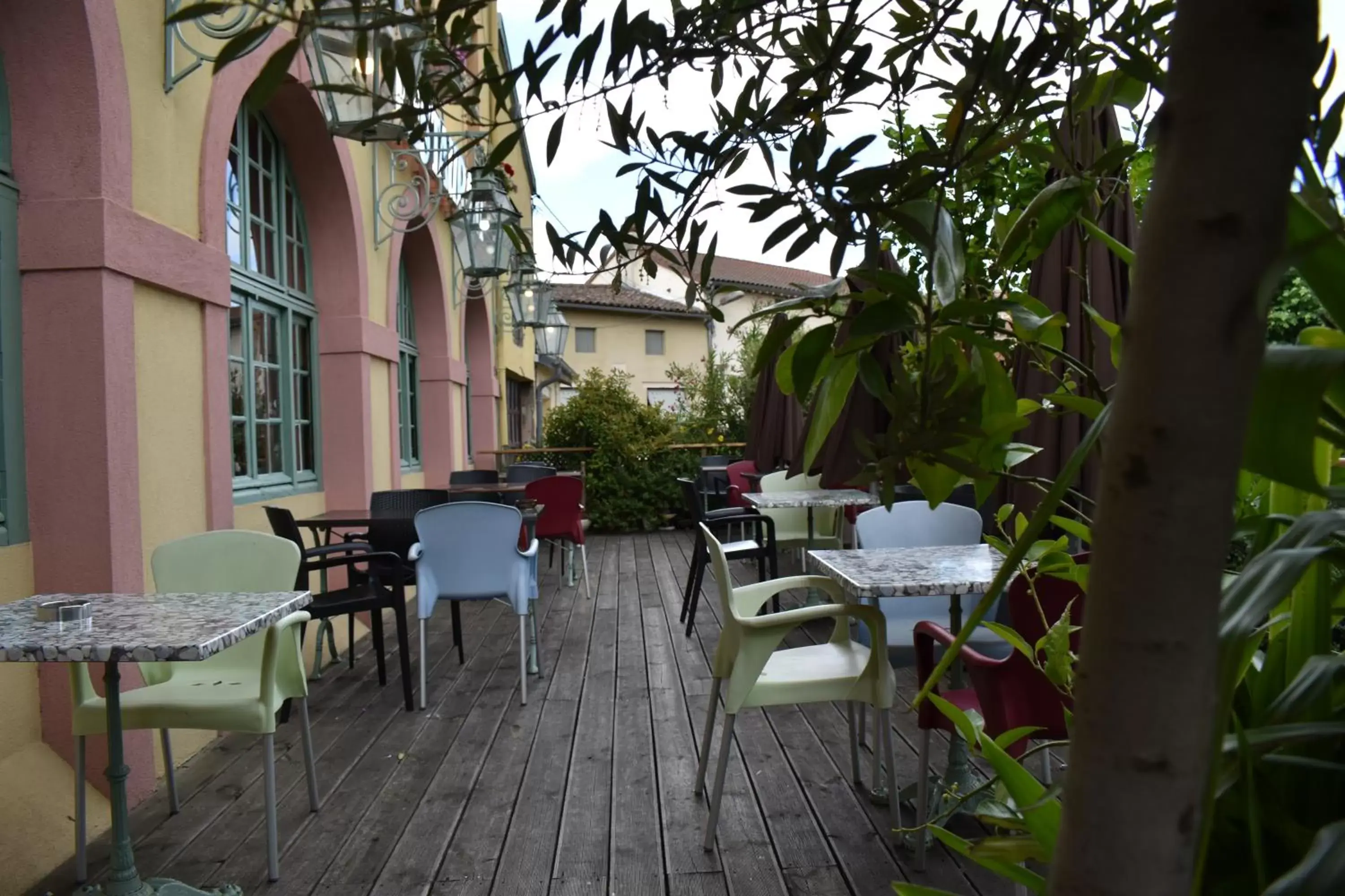 Patio in Hôtel Le Sauvage