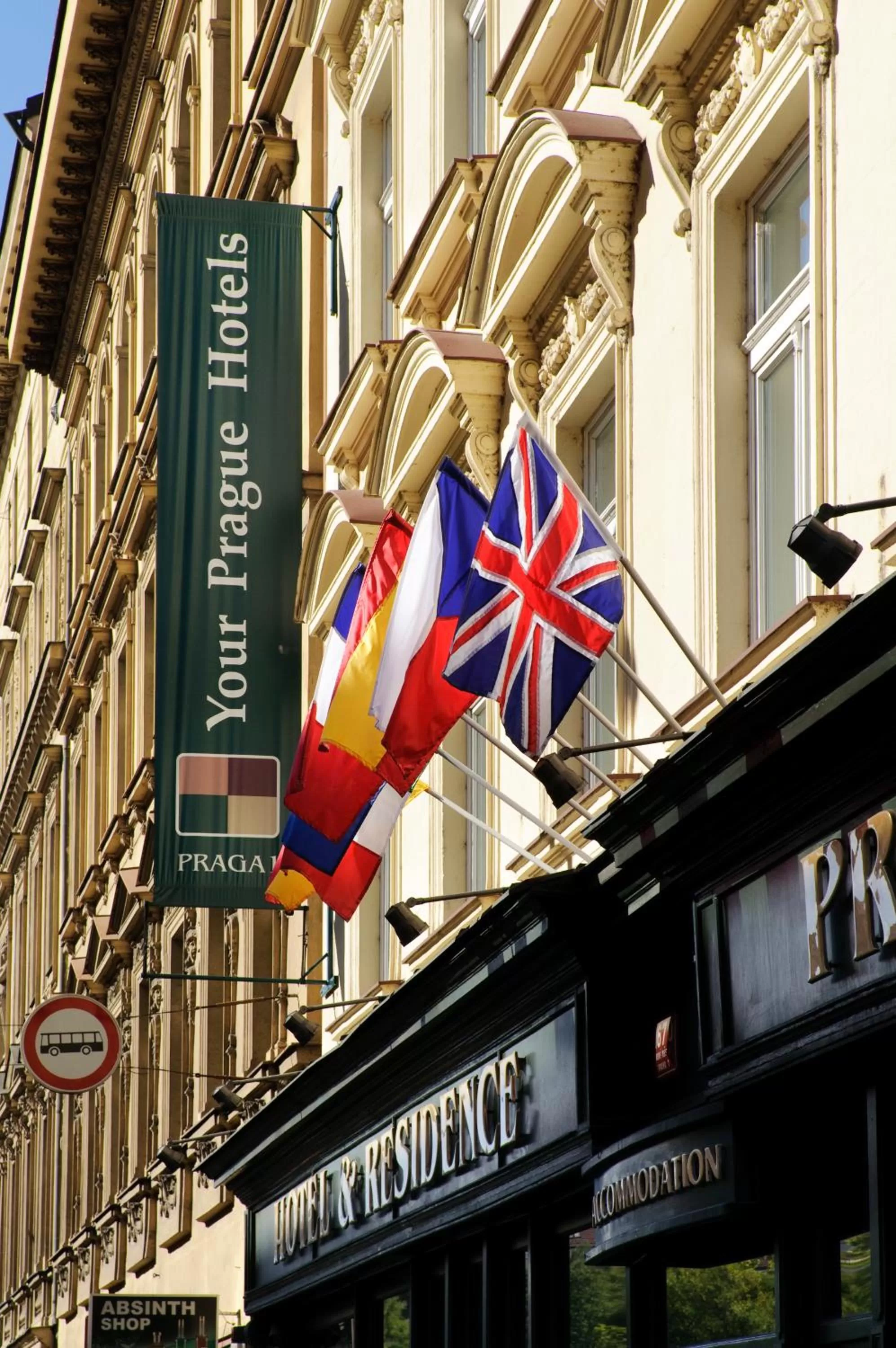 Facade/entrance in Hotel Praga 1