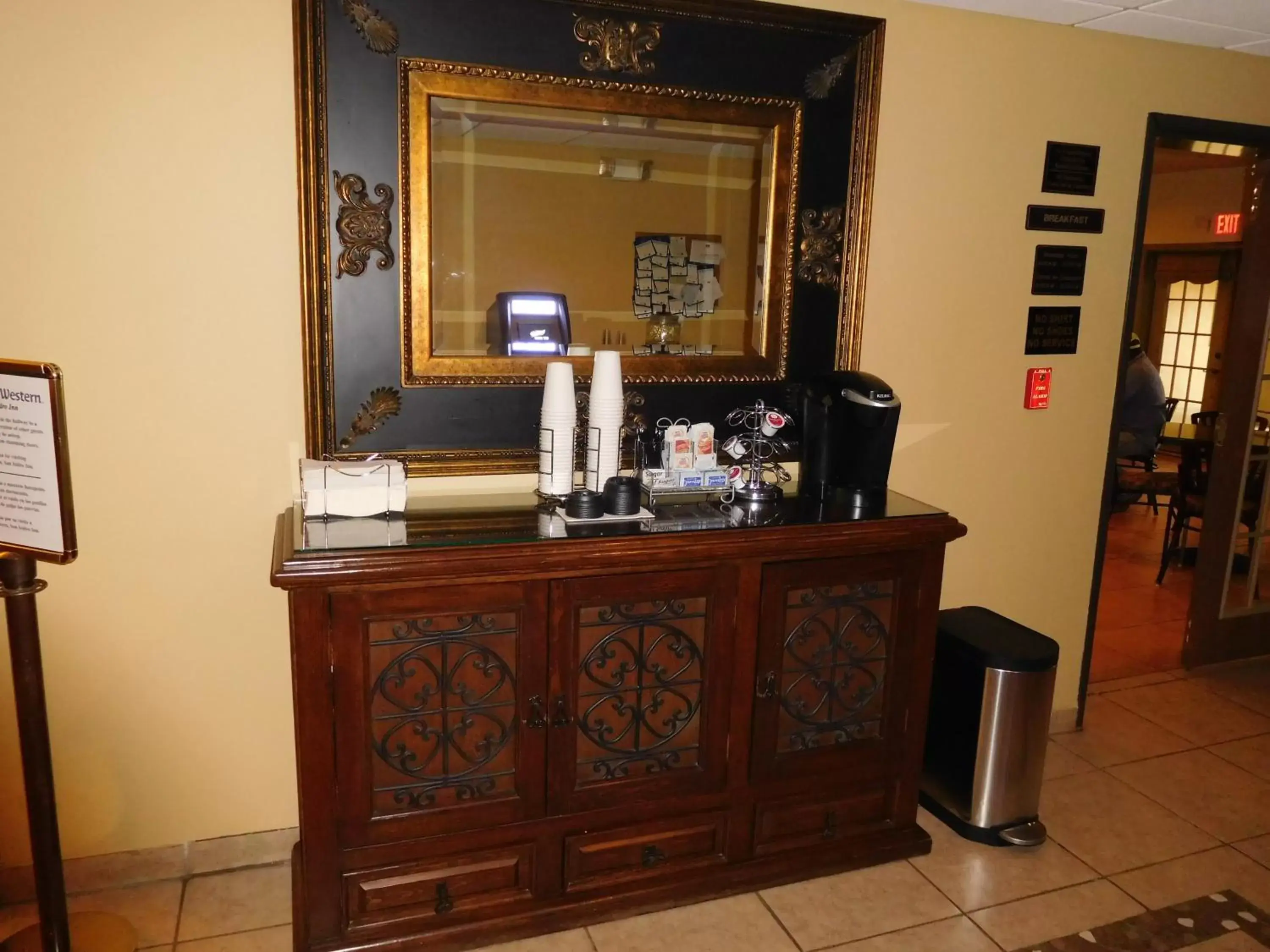 Coffee/tea facilities, Lobby/Reception in Best Western San Isidro Inn