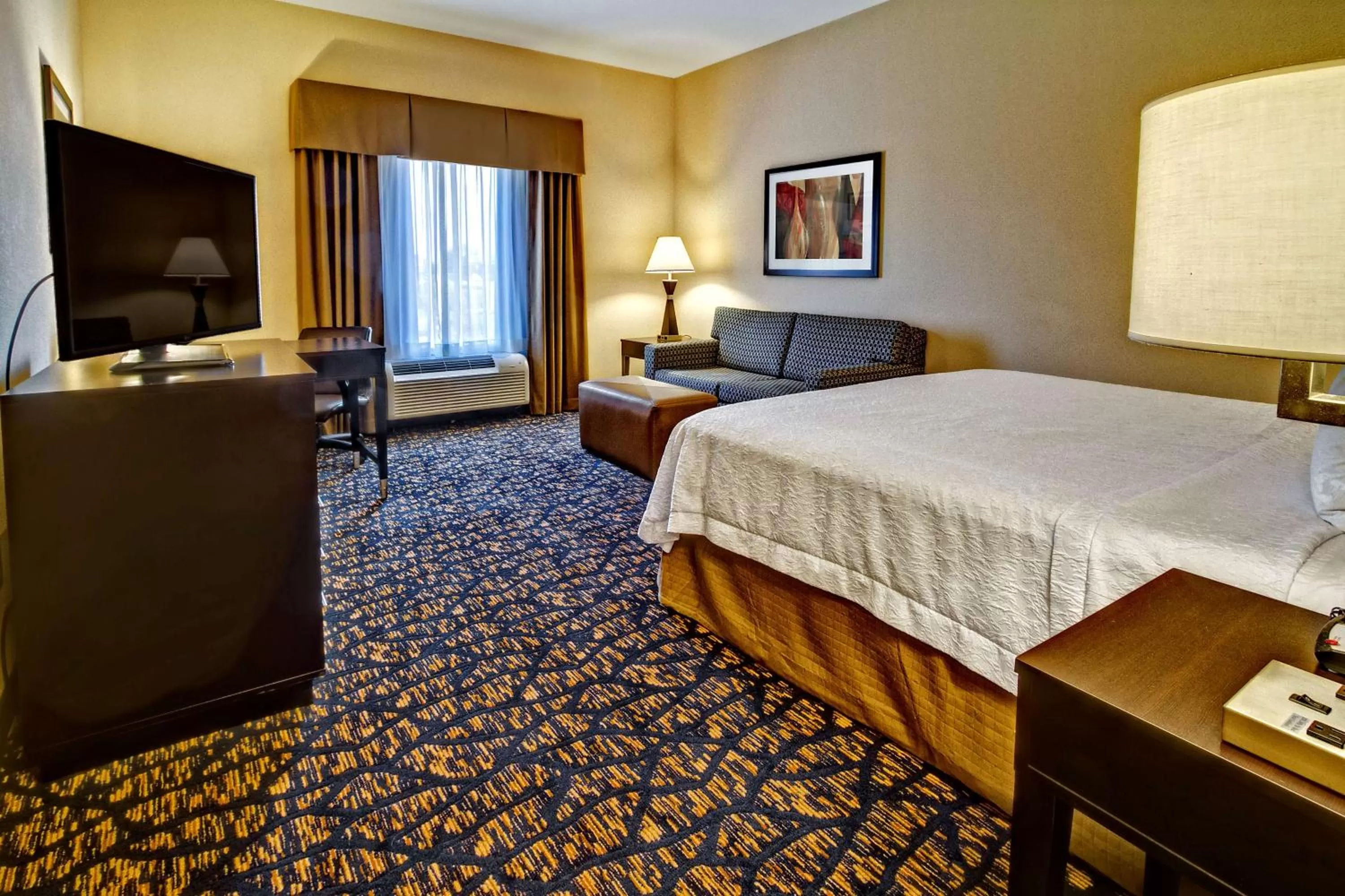 Bed in Hampton Inn Clarksdale, Ms