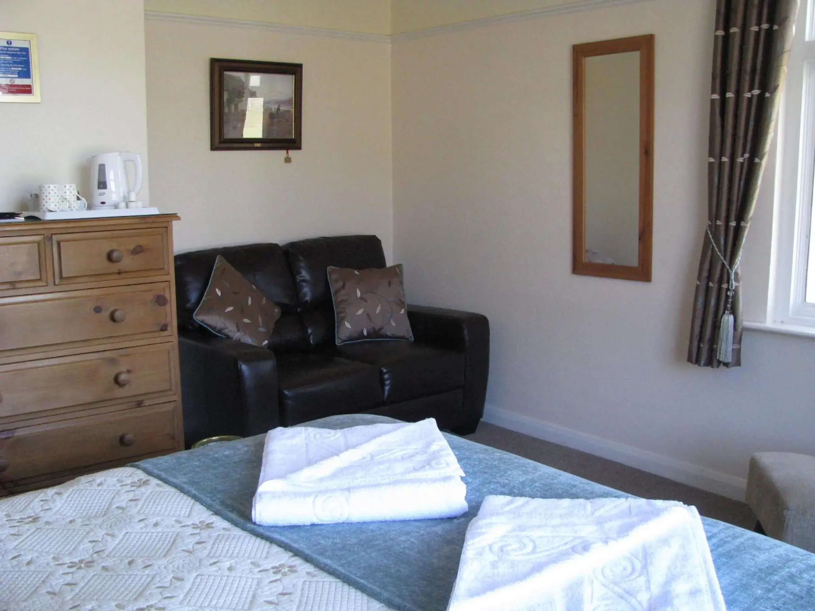 Photo of the whole room, Seating Area in Meadowcroft Guest House