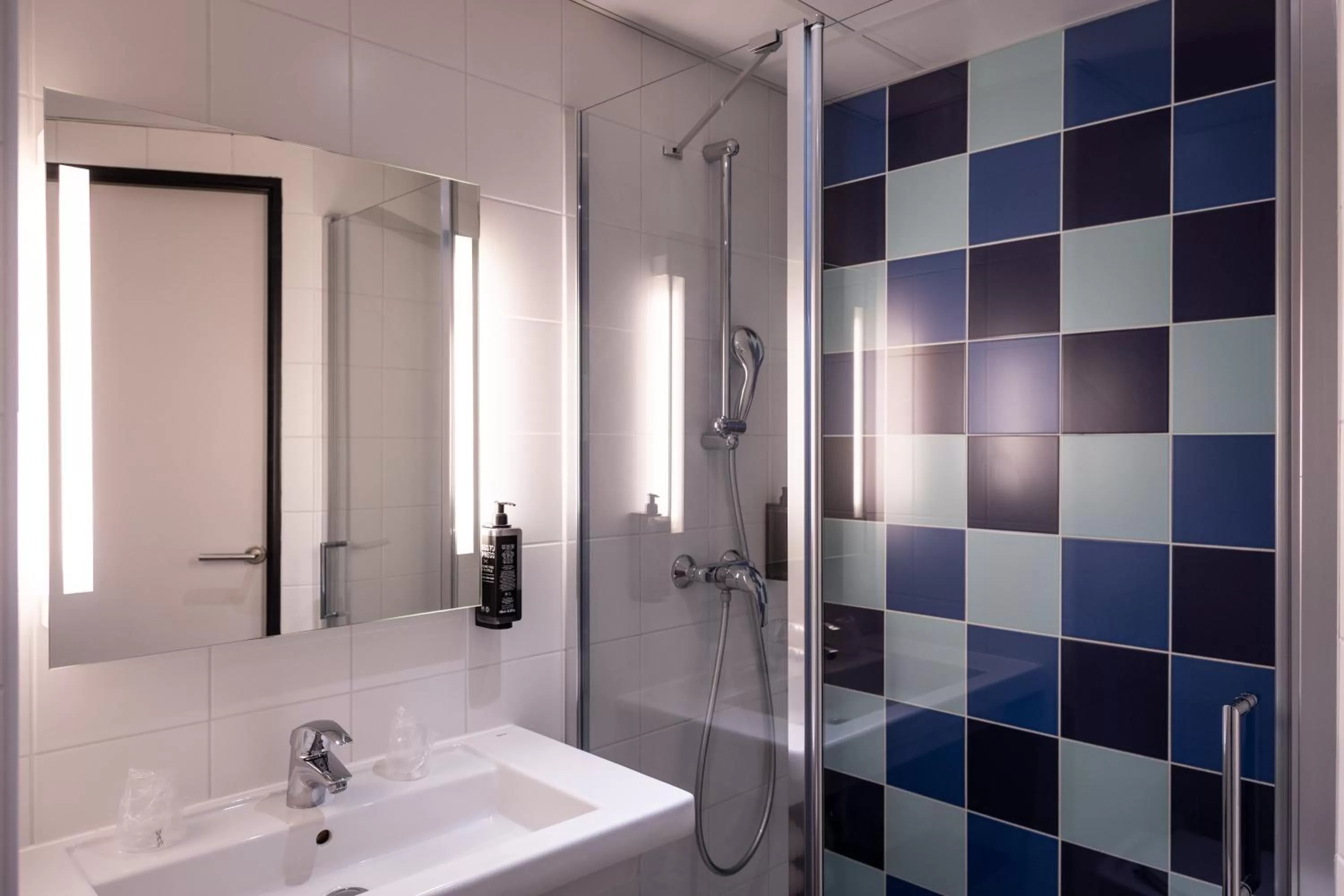 Shower in ibis styles Albi Centre Le Theatro
