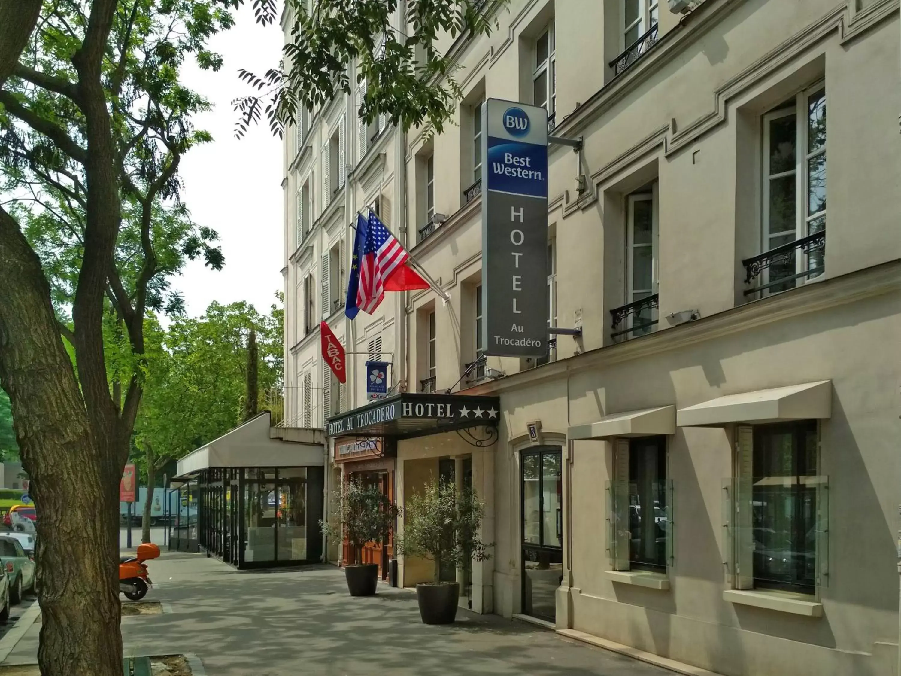 Facade/entrance, Property Building in Best Western Au Trocadéro
