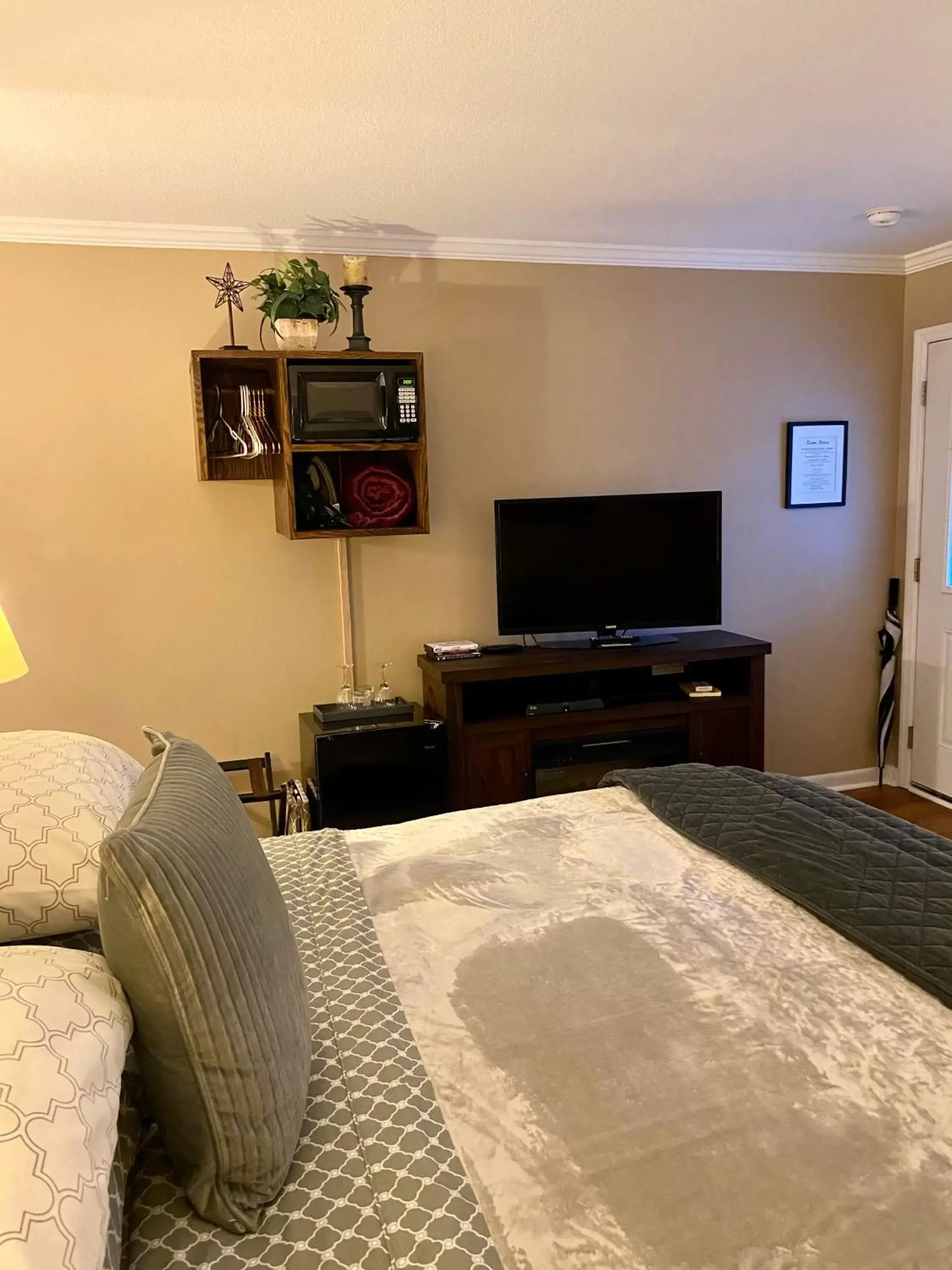 TV and multimedia, TV/Entertainment Center in Grafton Lodge