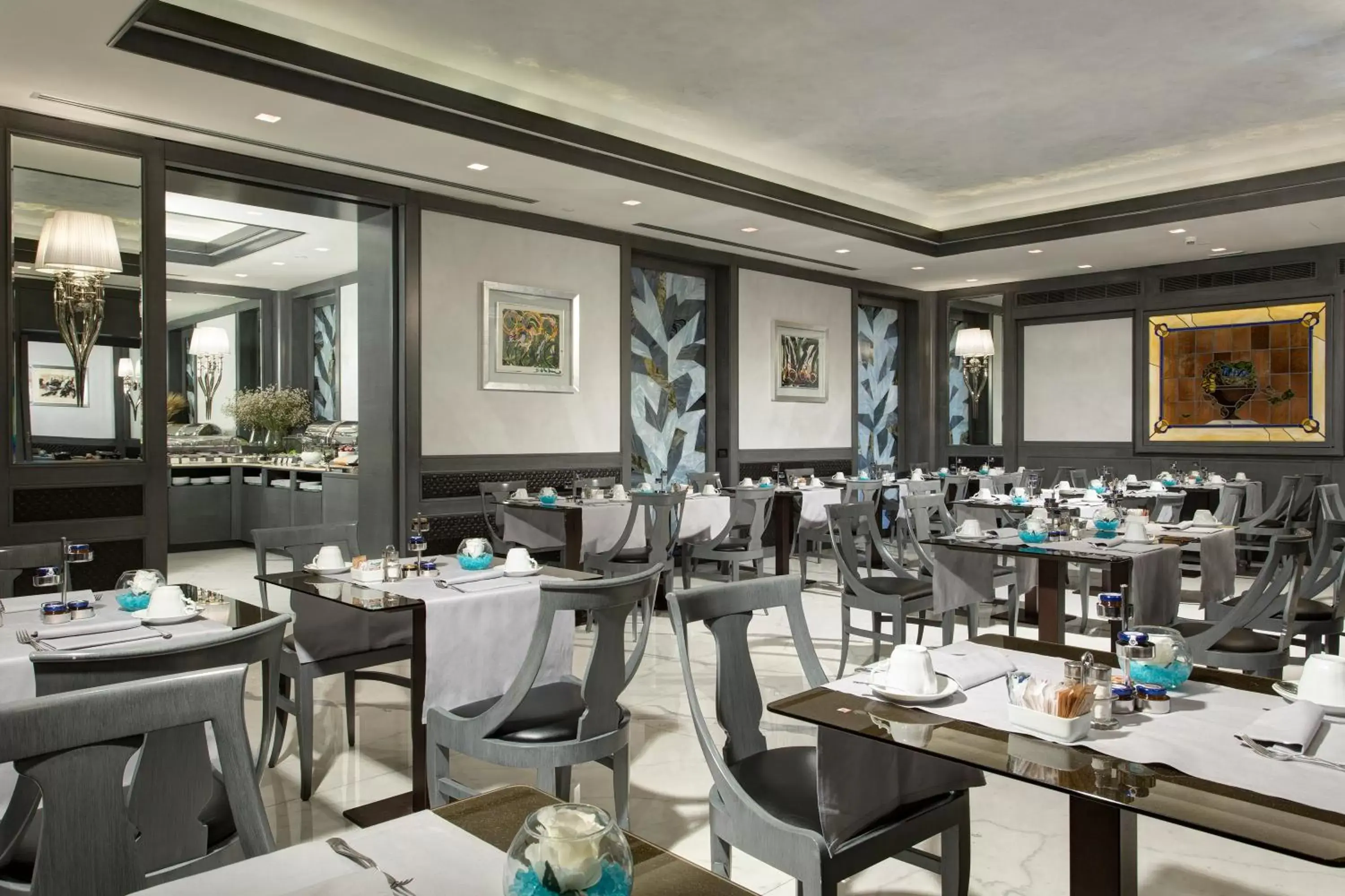 Restaurant/Places to Eat in Hotel Artemide