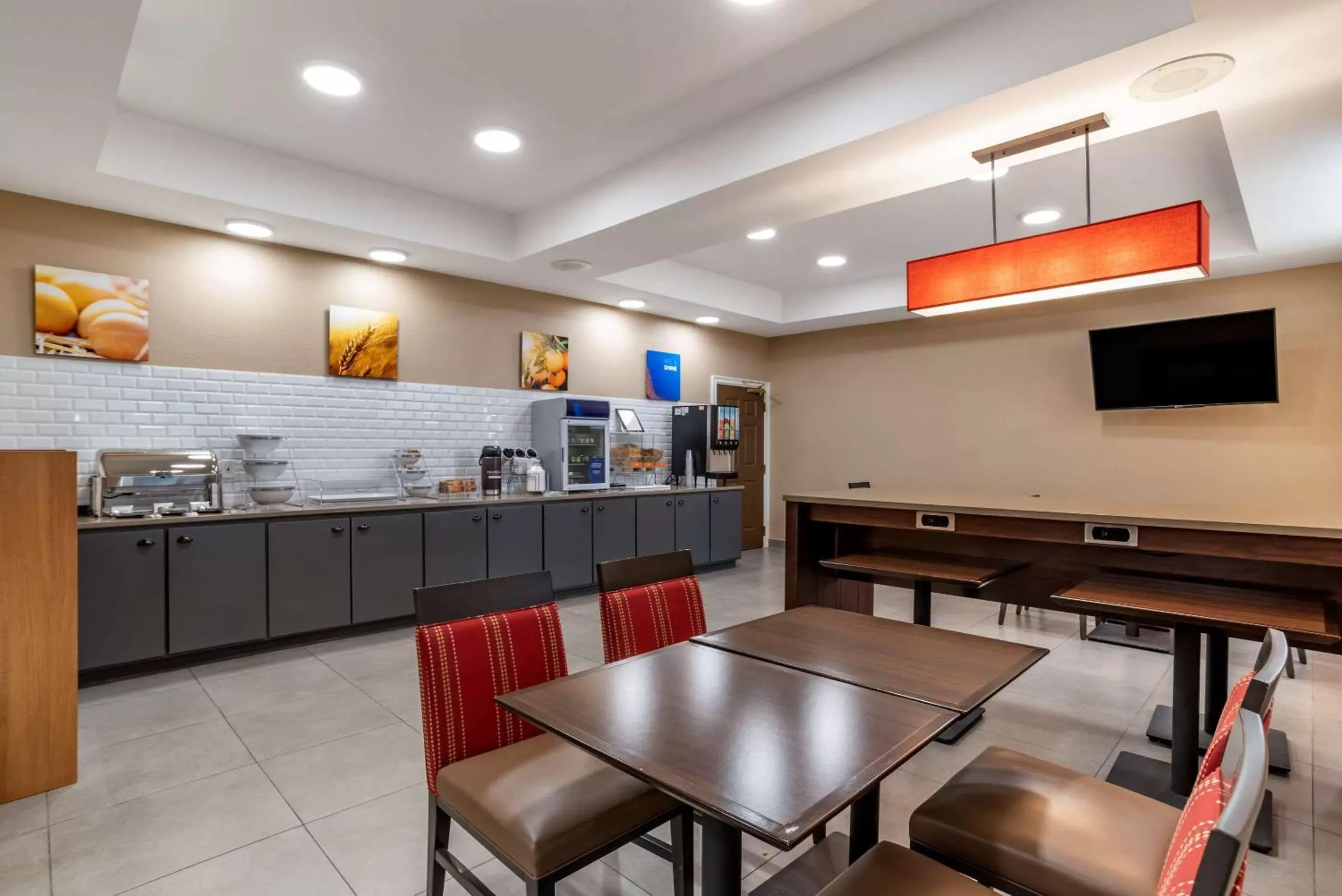 Restaurant/places to eat, Kitchen/Kitchenette in Comfort Inn & Suites Millbrook - Pratville