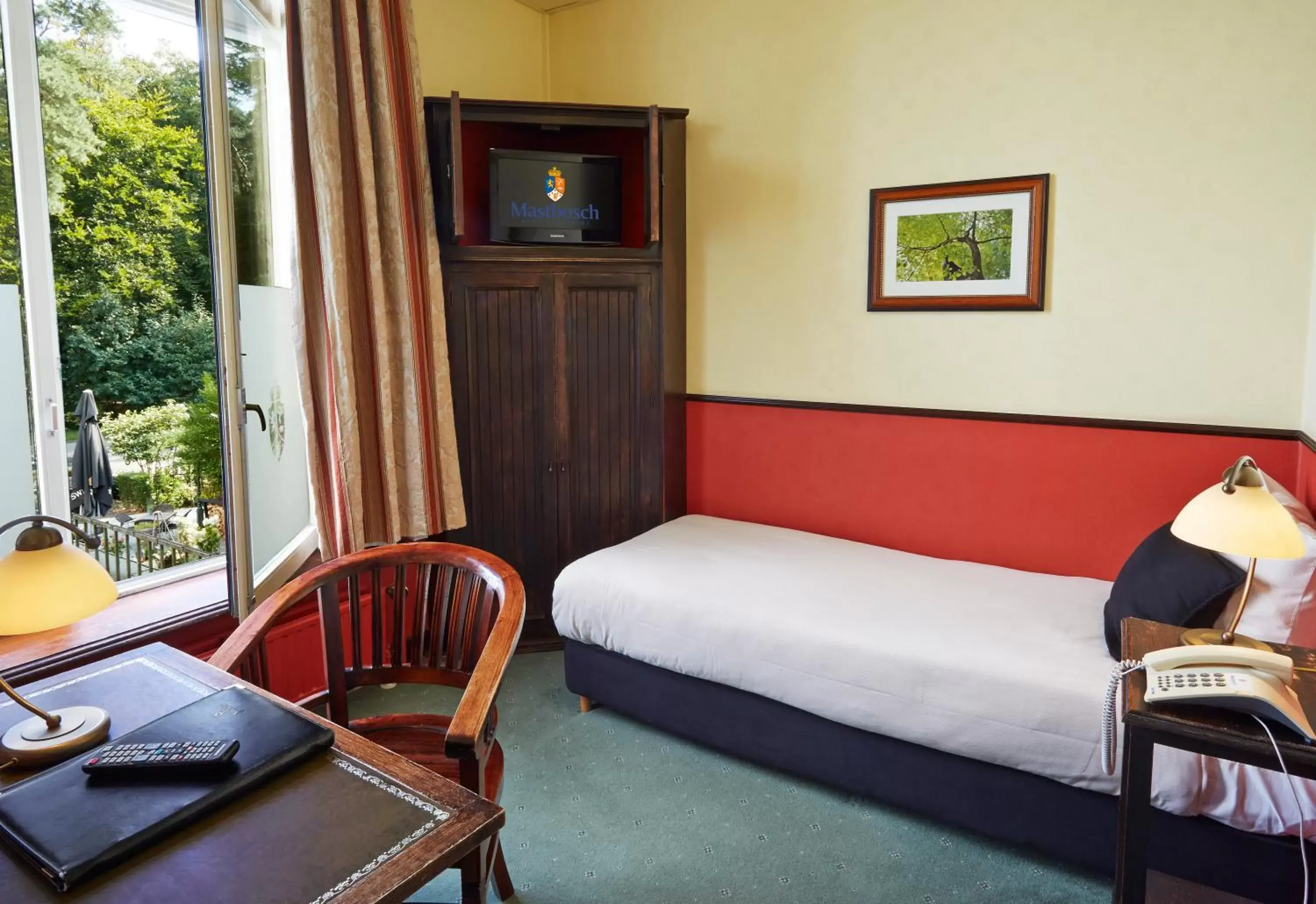 Bedroom, Bed in Parkhotel Mastbosch Breda