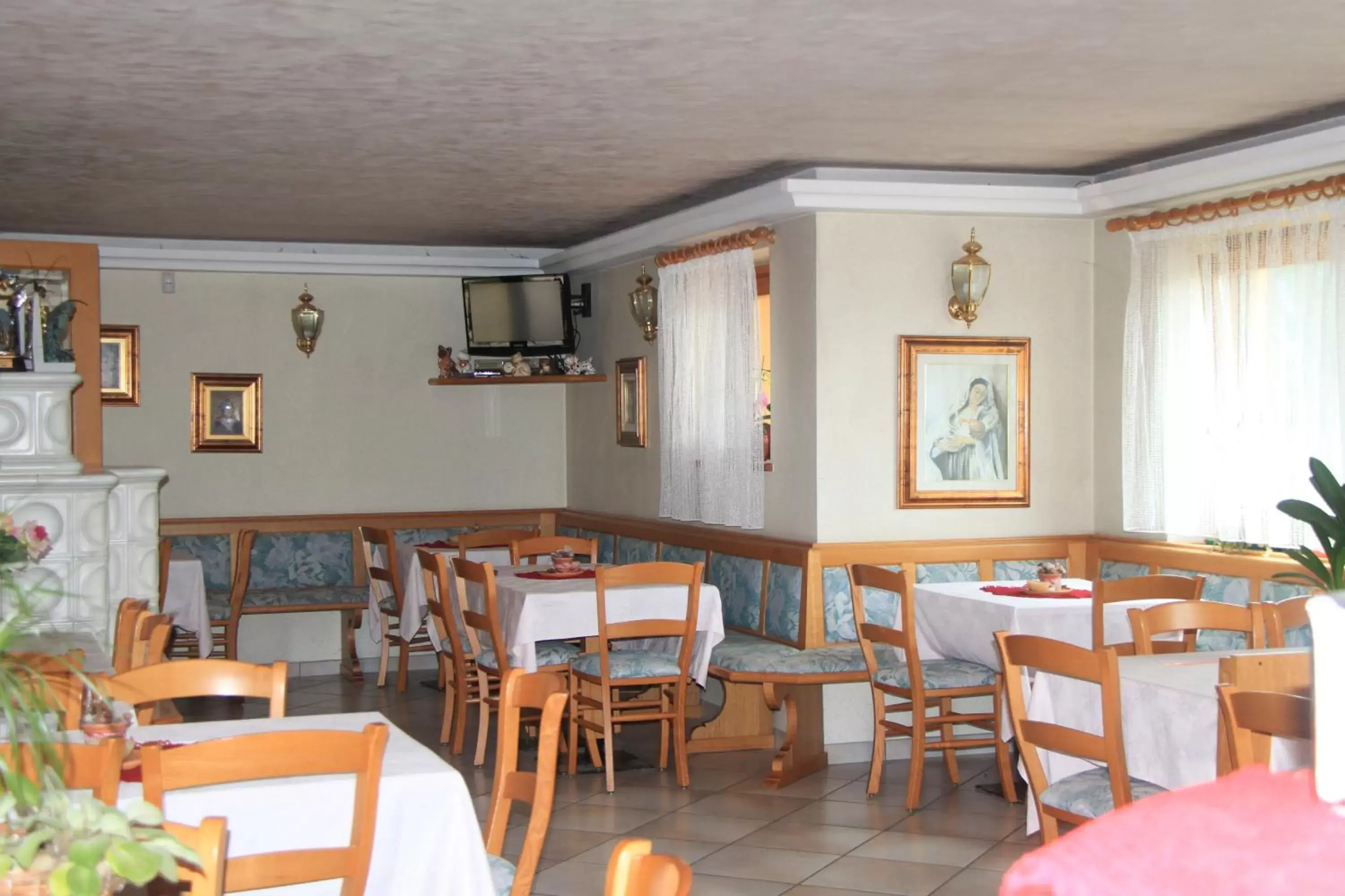 Restaurant/Places to Eat in Garnì Goccia d'Oro