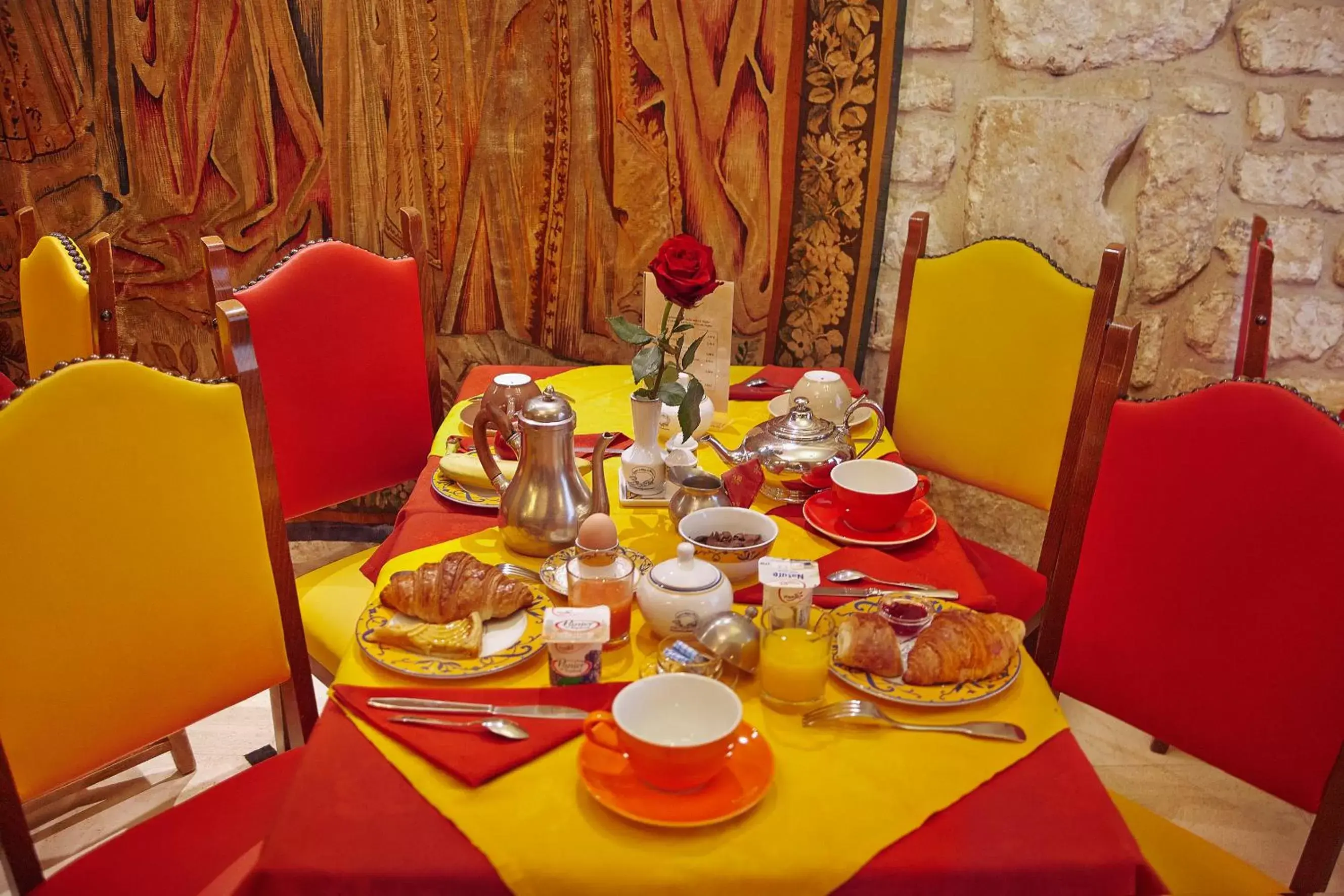 Restaurant/places to eat in Grand Hôtel Dechampaigne