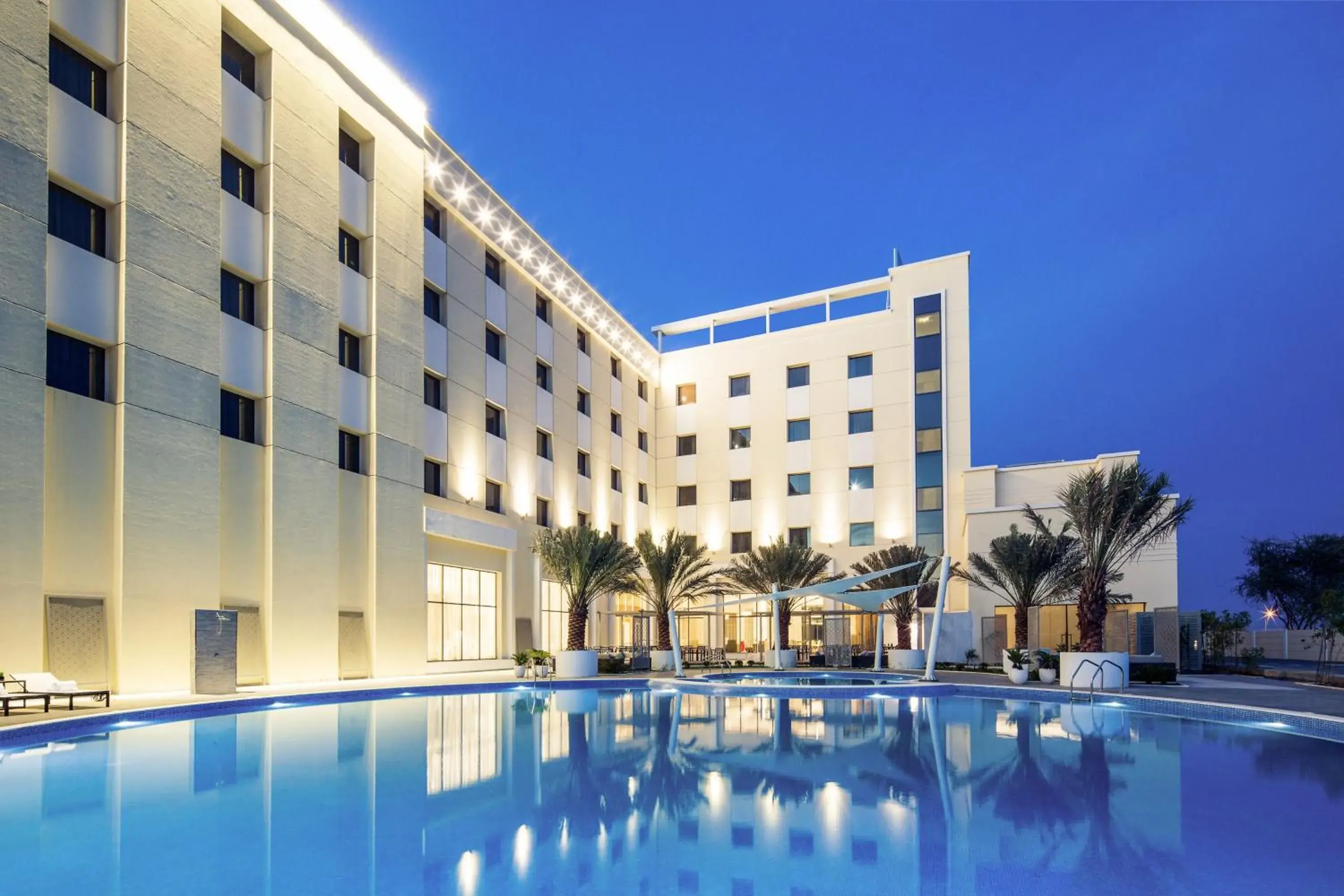 Swimming pool, Property Building in Mercure Sohar