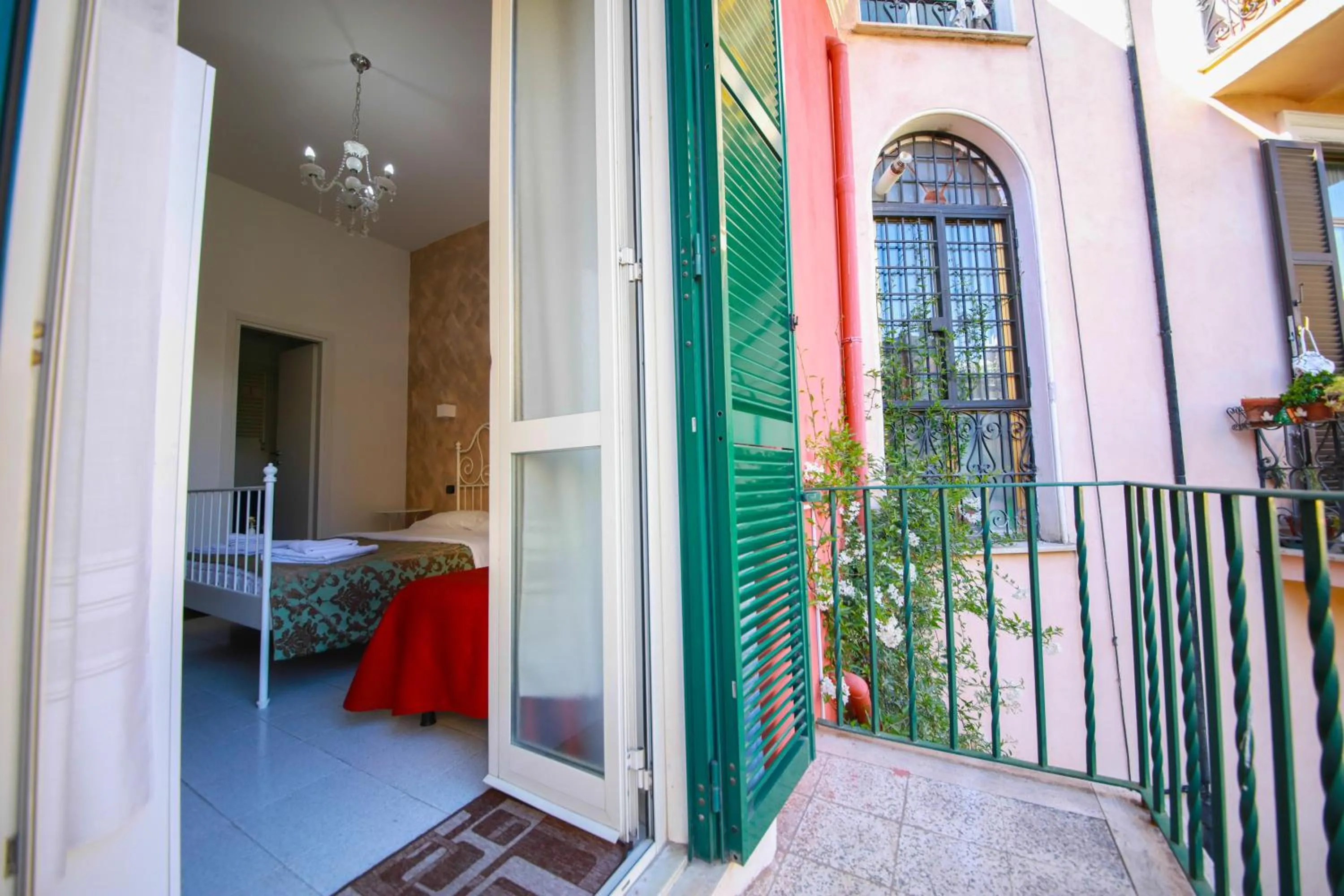 Balcony/Terrace, Bed in Hotel Pisa