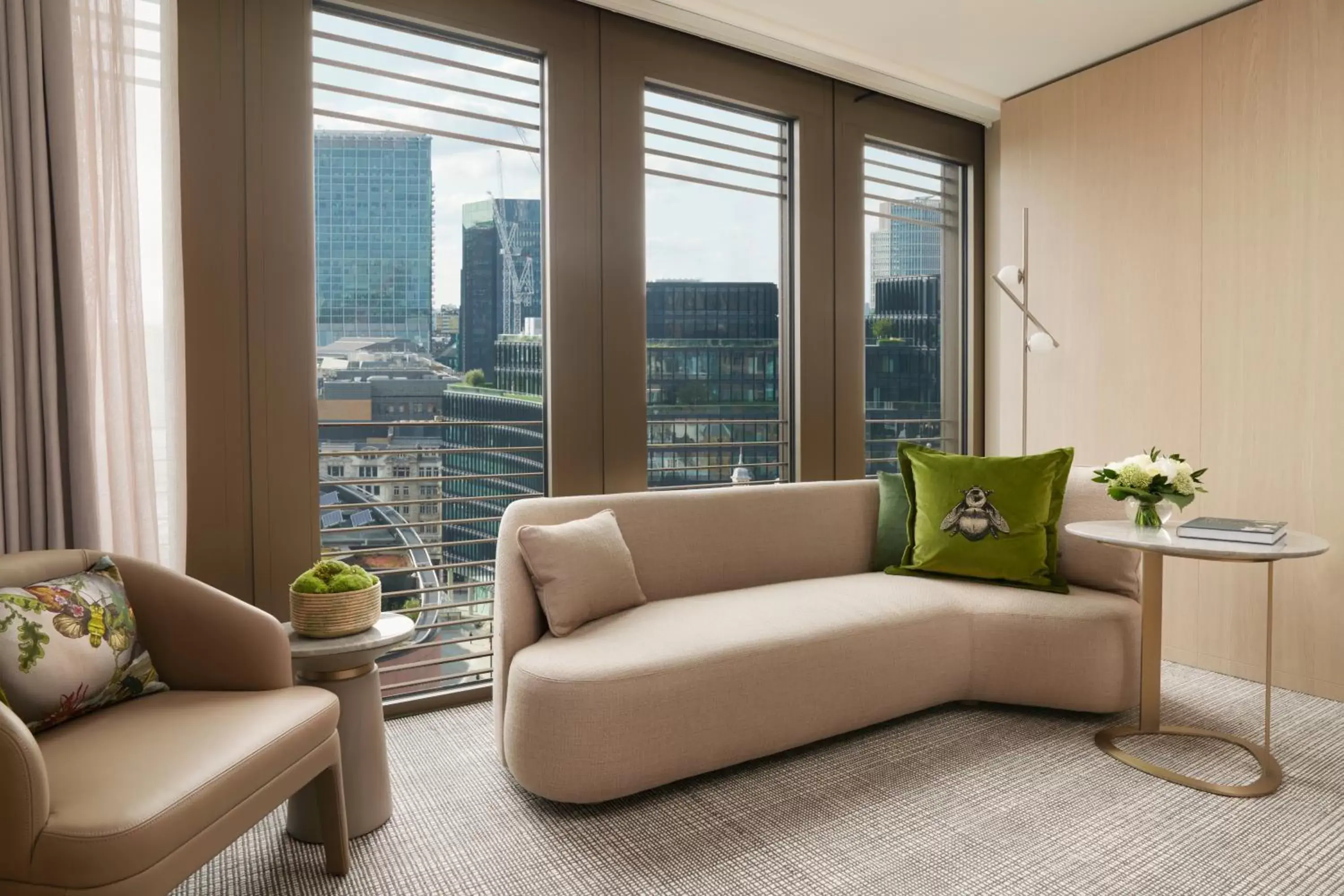 Bedroom, Seating Area in Pan Pacific London