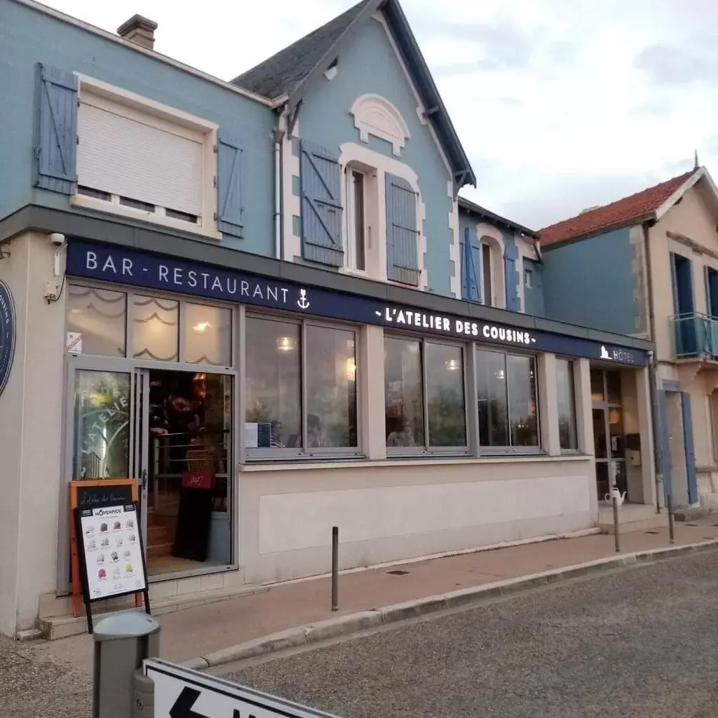 Property Building in Hôtel Restaurant L'Atelier des Cousins