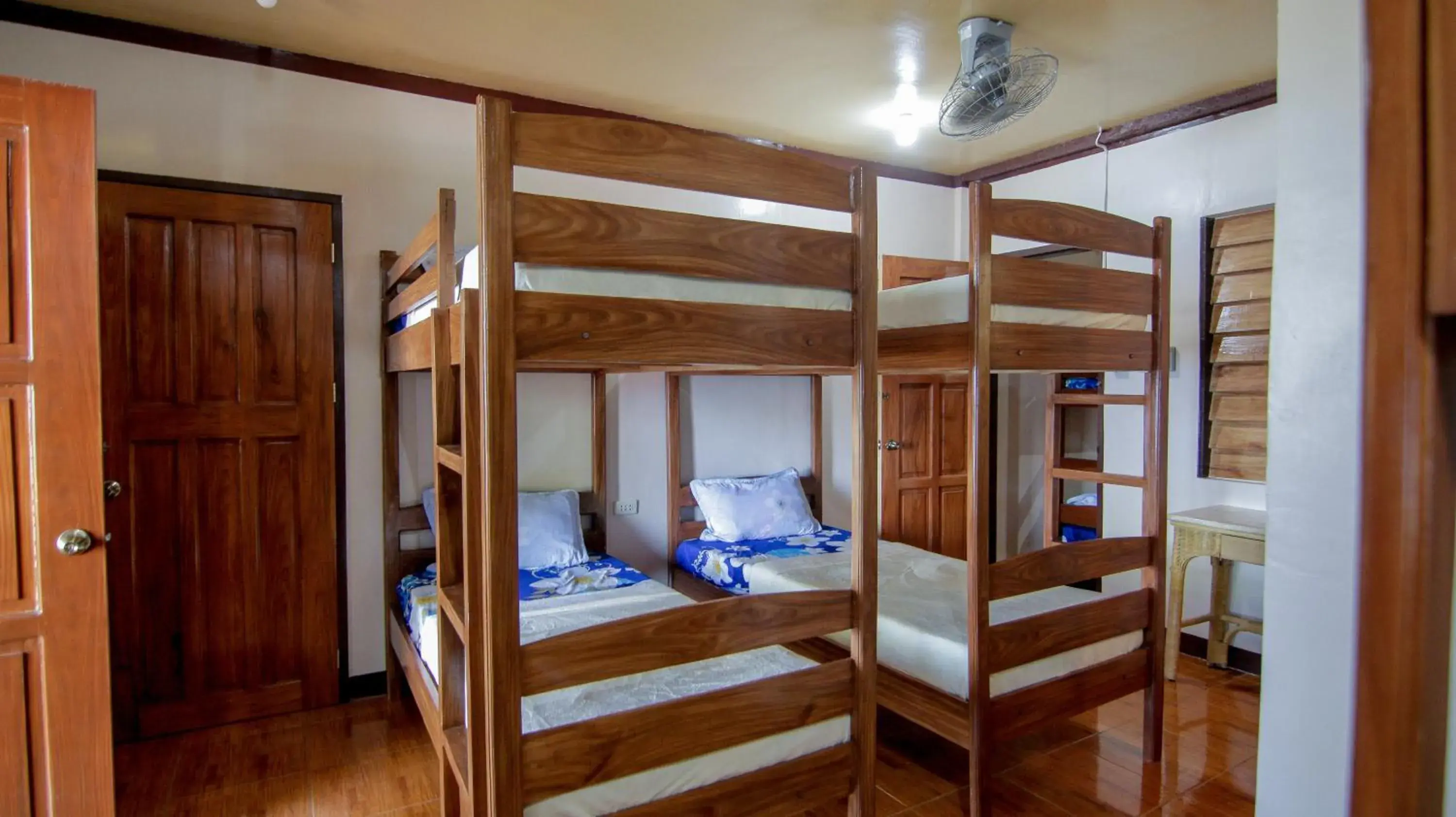 Bed, Bunk Bed in Gratum Beach Resort