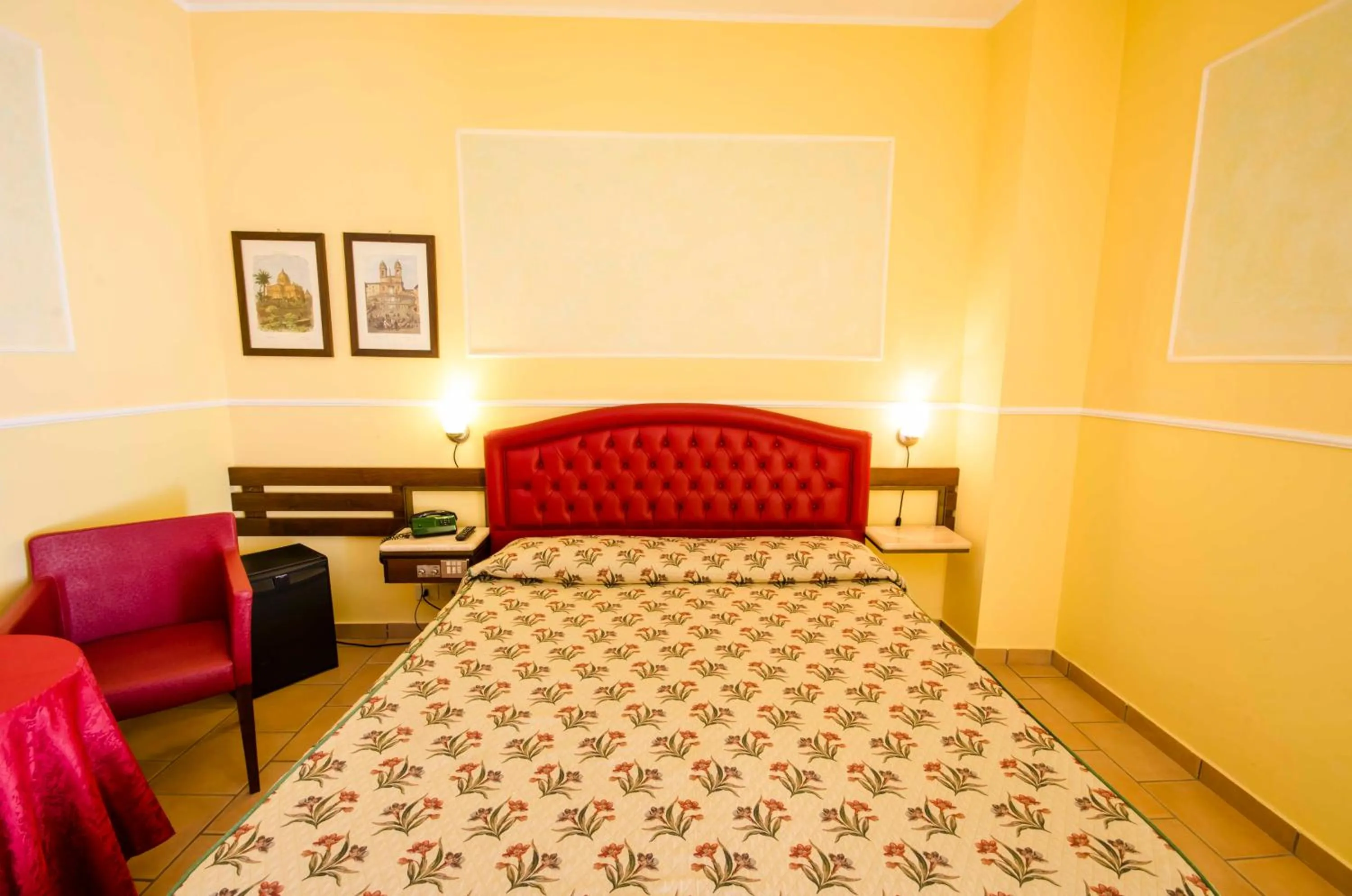 Photo of the whole room, Bed in Hotel Tarconte