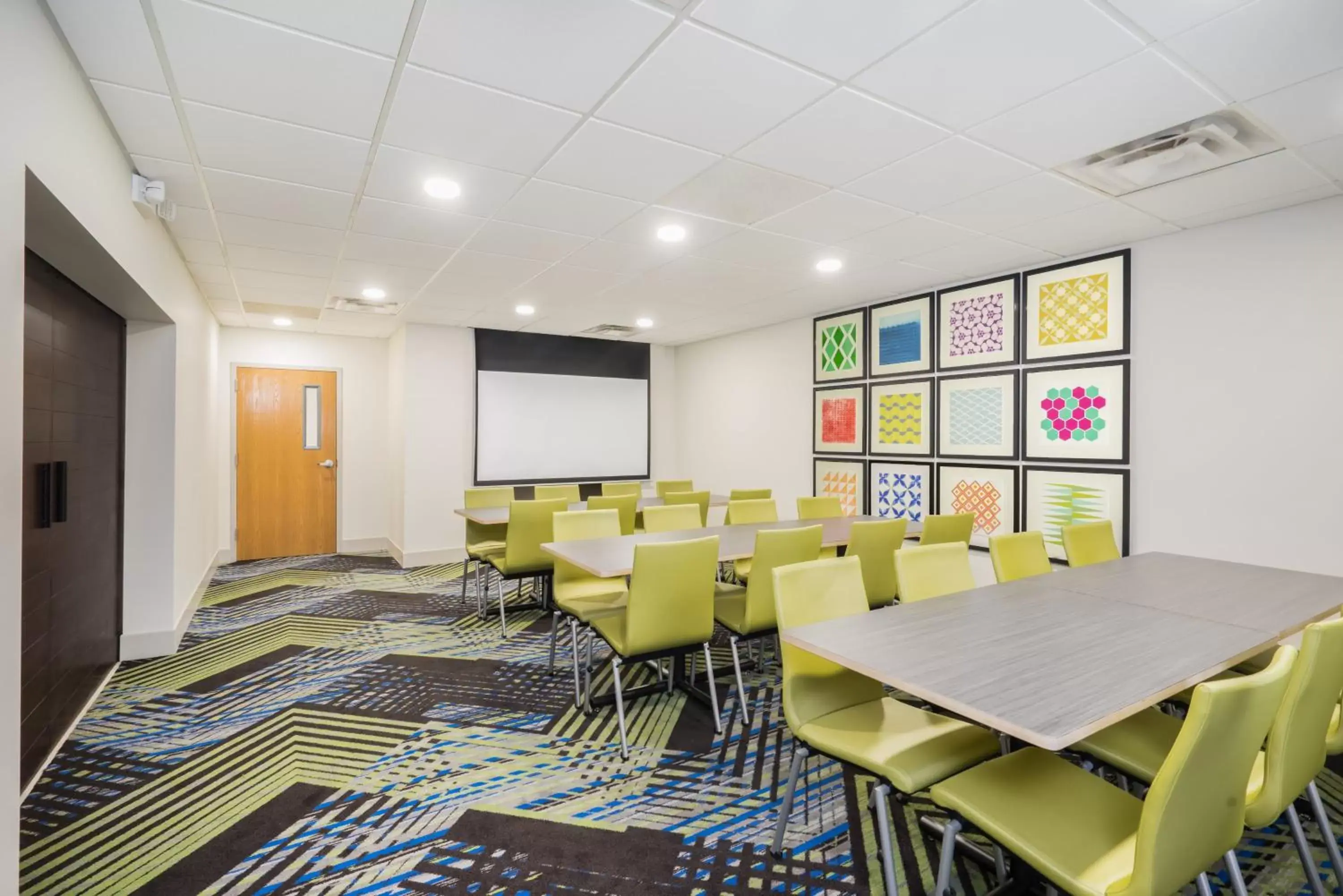 Meeting/conference room in Holiday Inn Express Hotel & Suites Louisville East, an IHG Hotel