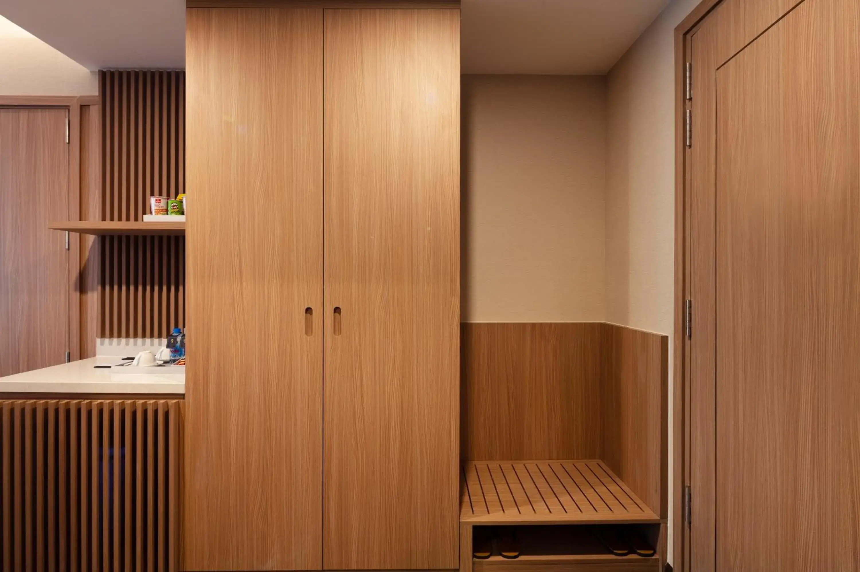 wardrobe in Virgo Hotel