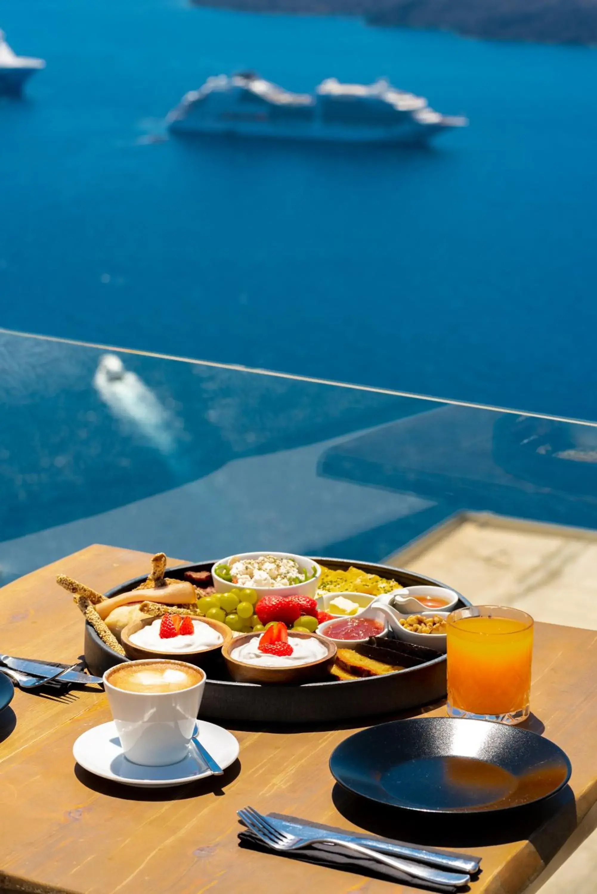 Breakfast in Daydream Luxury Suites