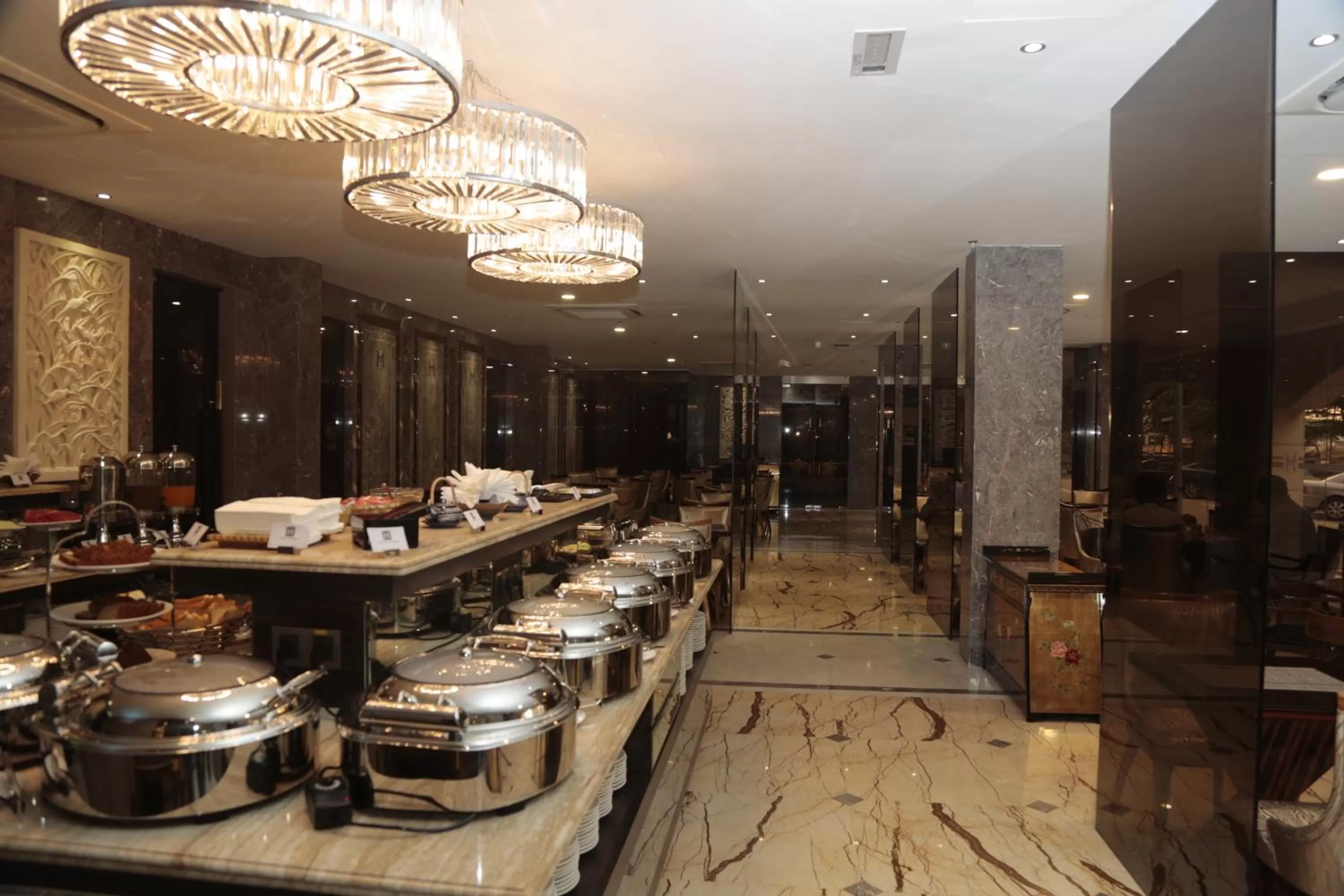 Restaurant/places to eat in Moty Hotel